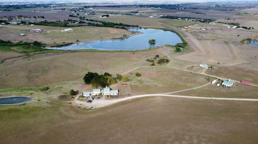 Photo of 1150 County Road 405, Taylor, TX 76574