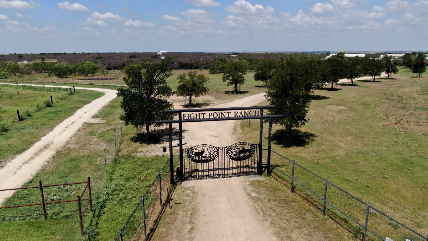 Photo of 650 County Rd 468 RD, Elgin, TX 78621