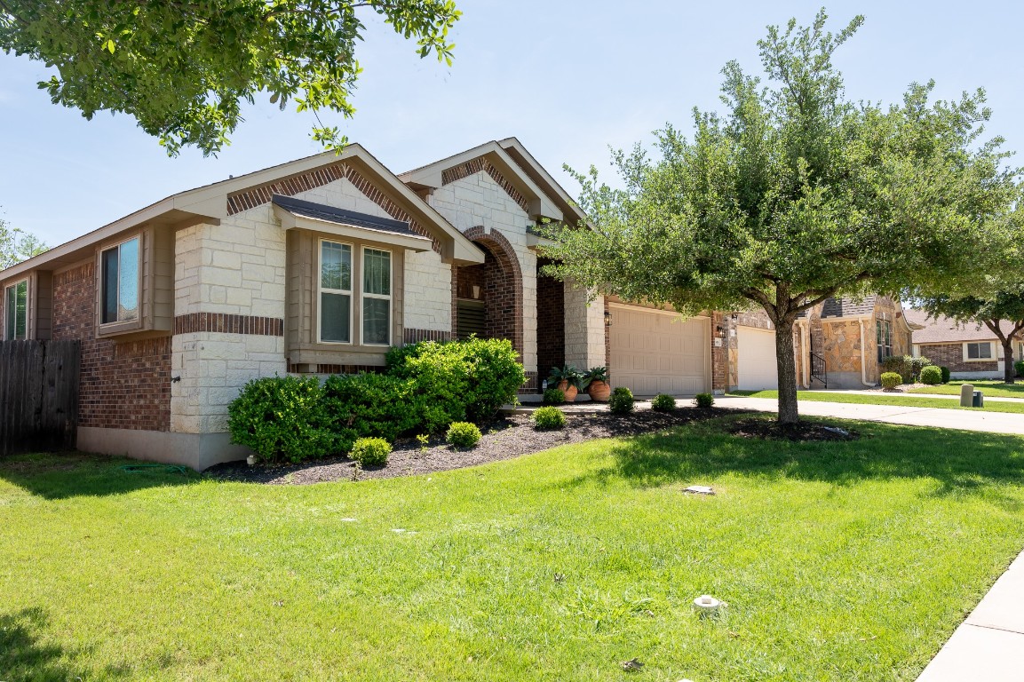 Photo of 304 Lismore ST, Hutto, TX 78634