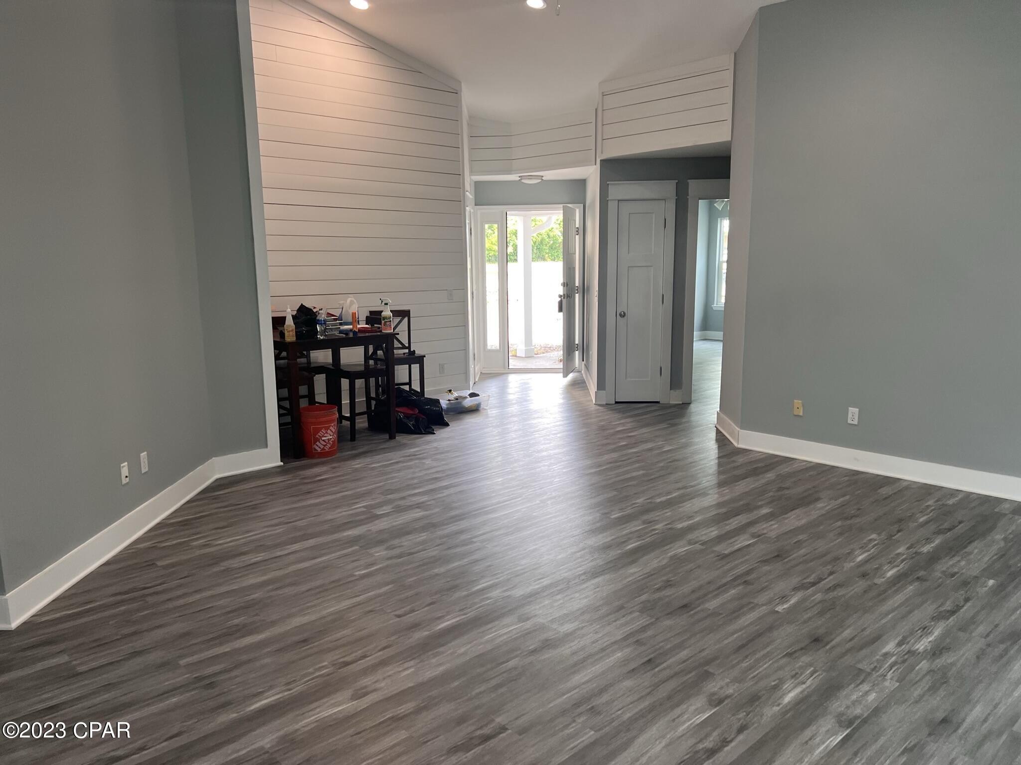 Image 3 For 319 Cove Boulevard