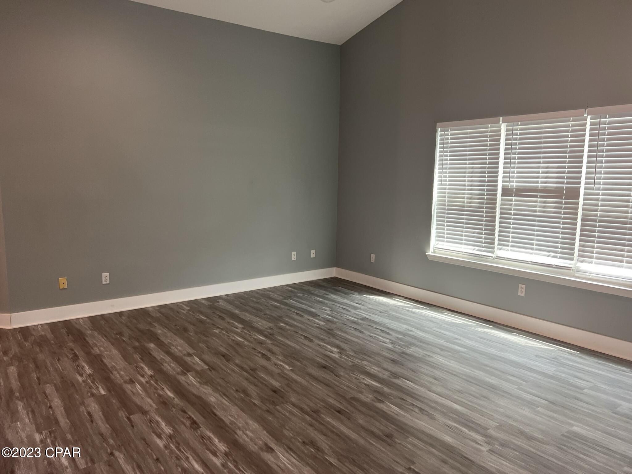 Image 6 For 319 Cove Boulevard