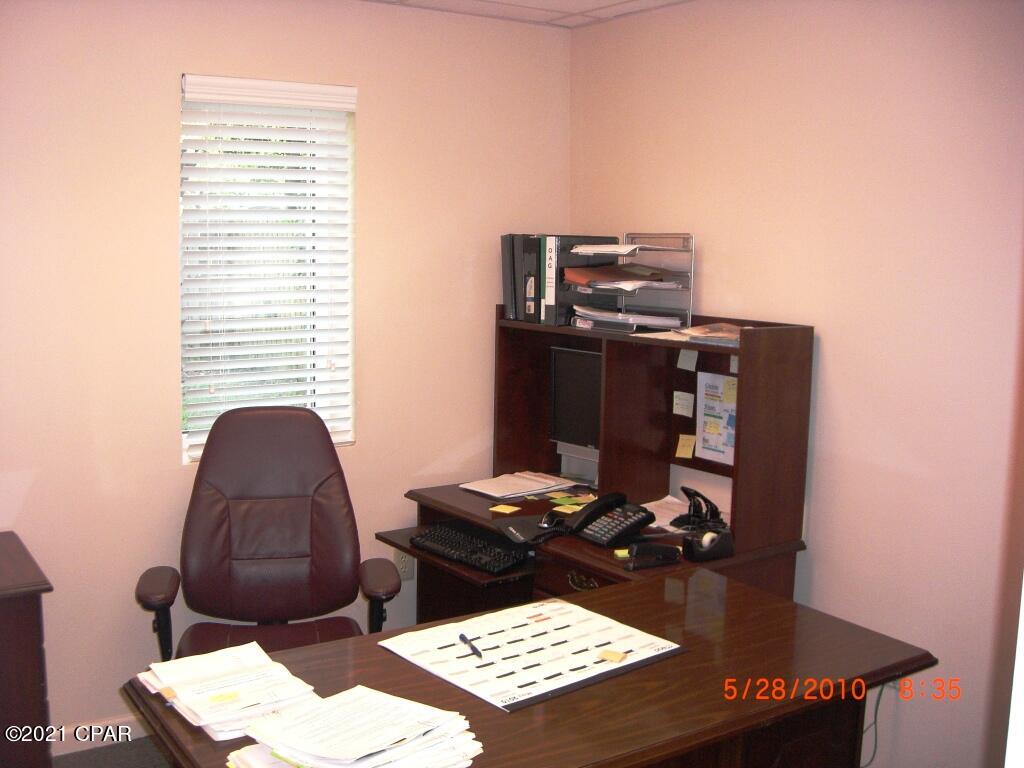 Listing photo id 10 for 210 Tyndall Parkway