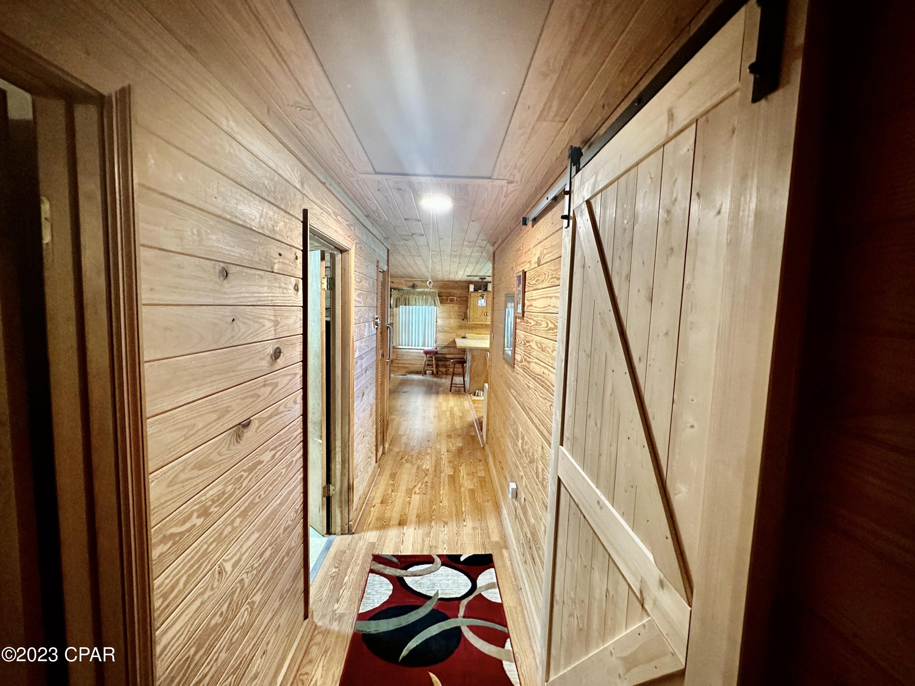 Listing photo id 17 for 4008 Bryan Street