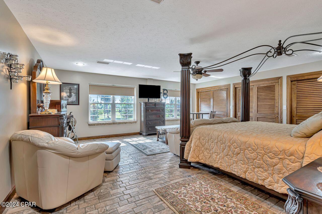 Listing photo id 15 for 4622 Cherokee Heights Road