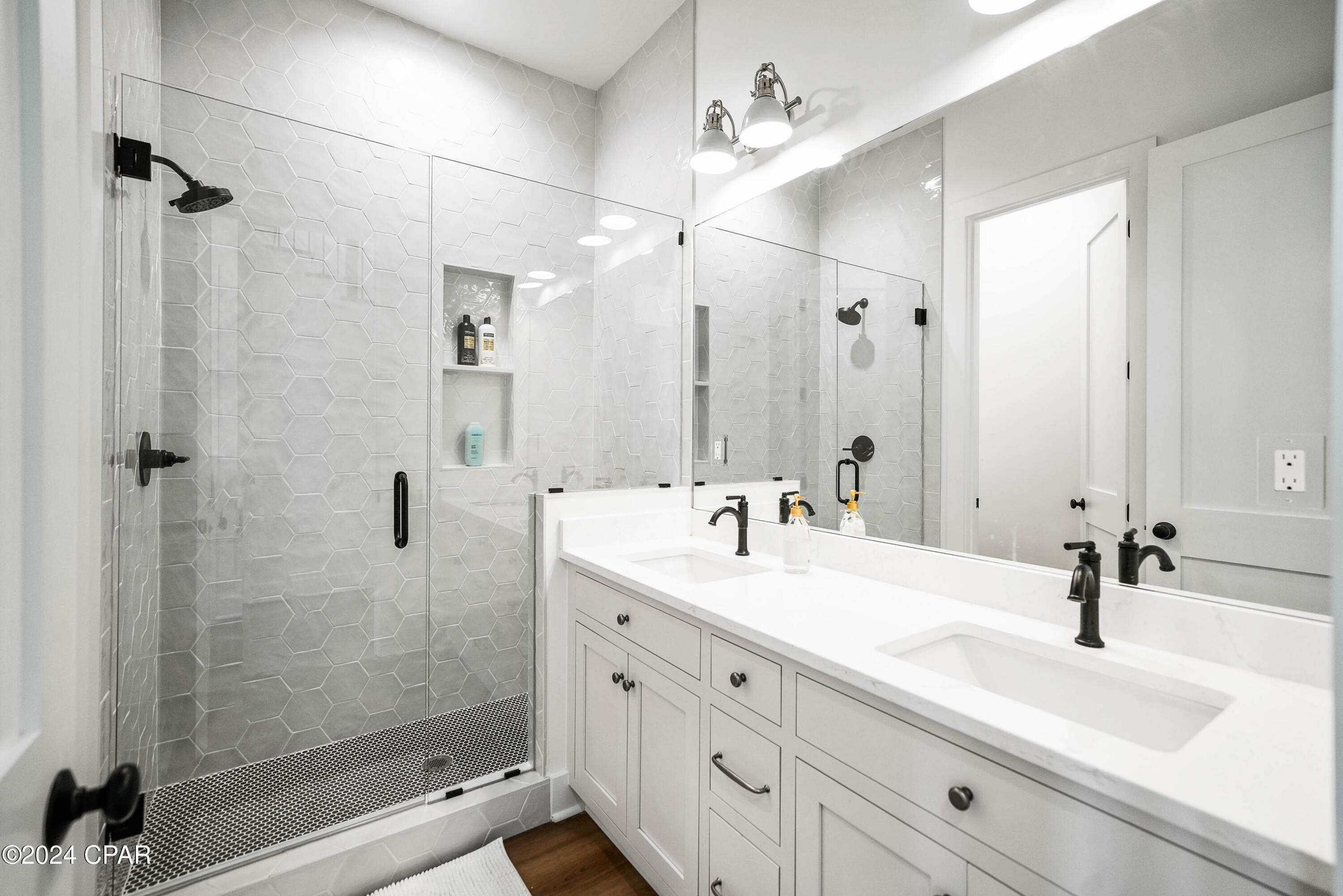 Listing photo id 6 for 328 Pinnacle Drive