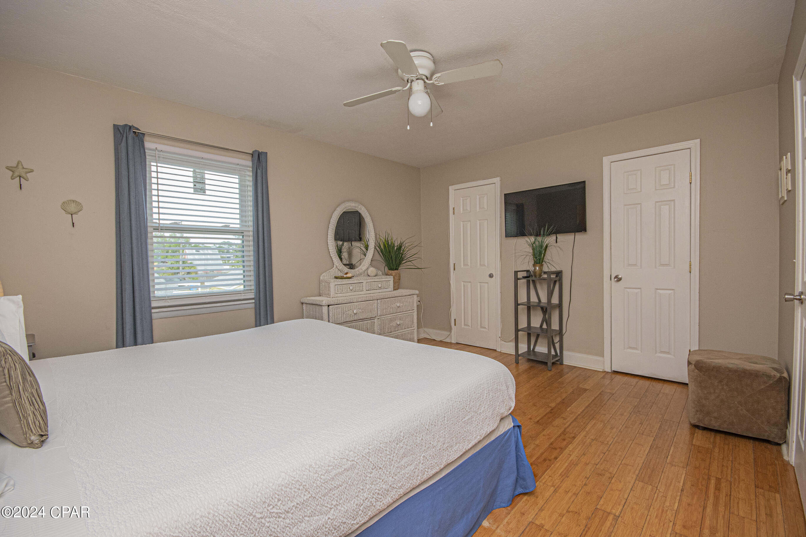 Image 32 For 8422 Thomas Drive C