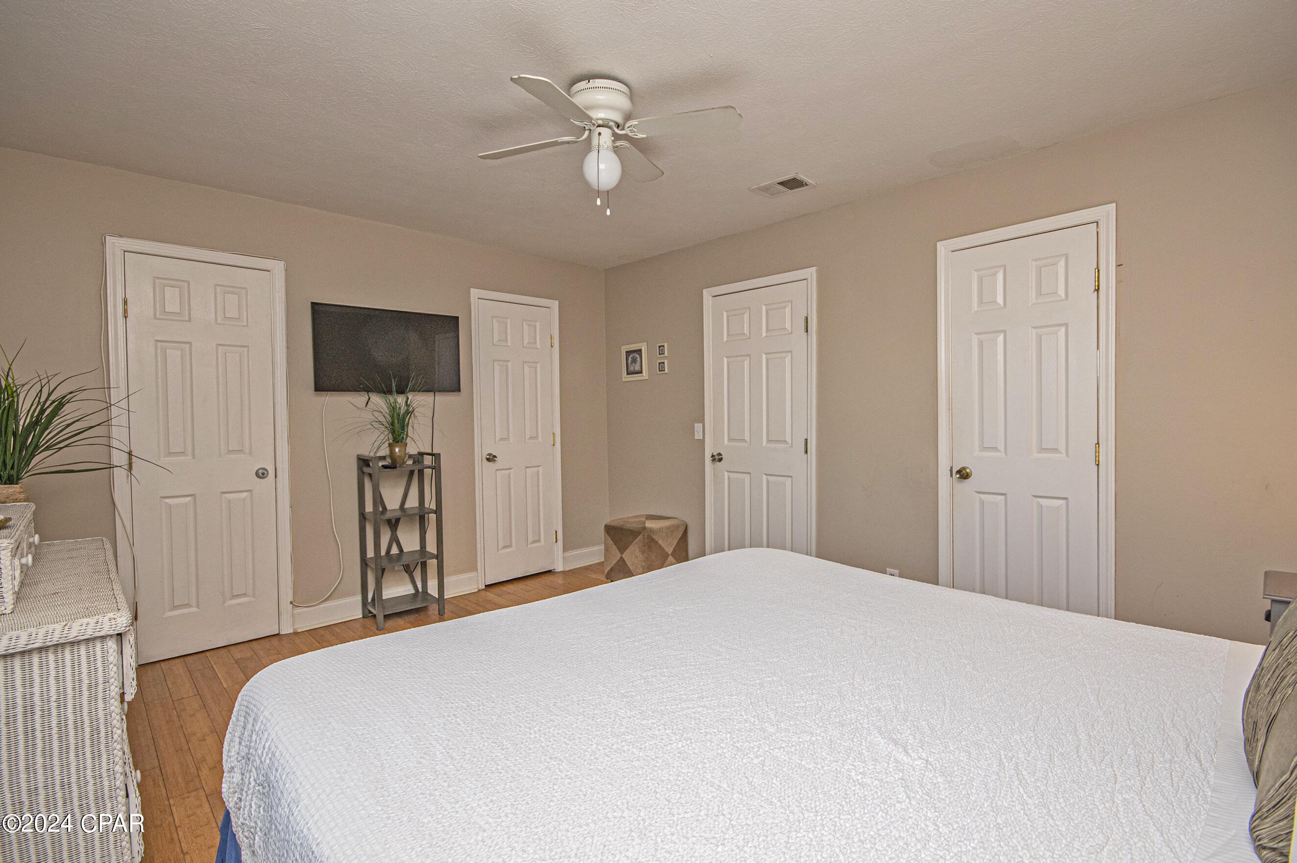 Image 34 For 8422 Thomas Drive C