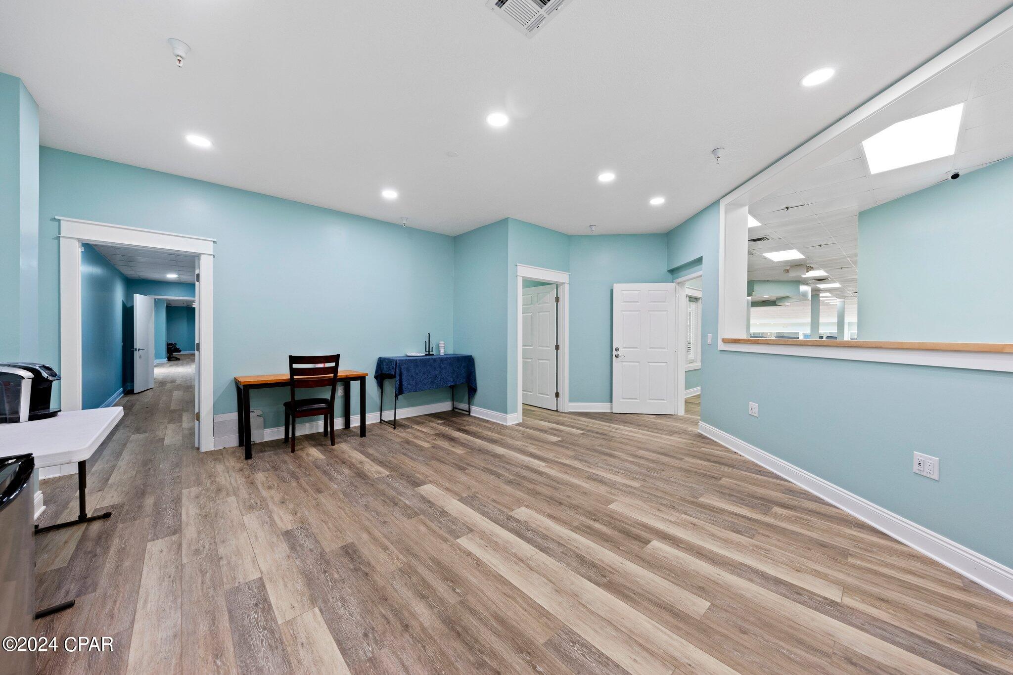 Listing photo id 16 for 5420 Hickory Street