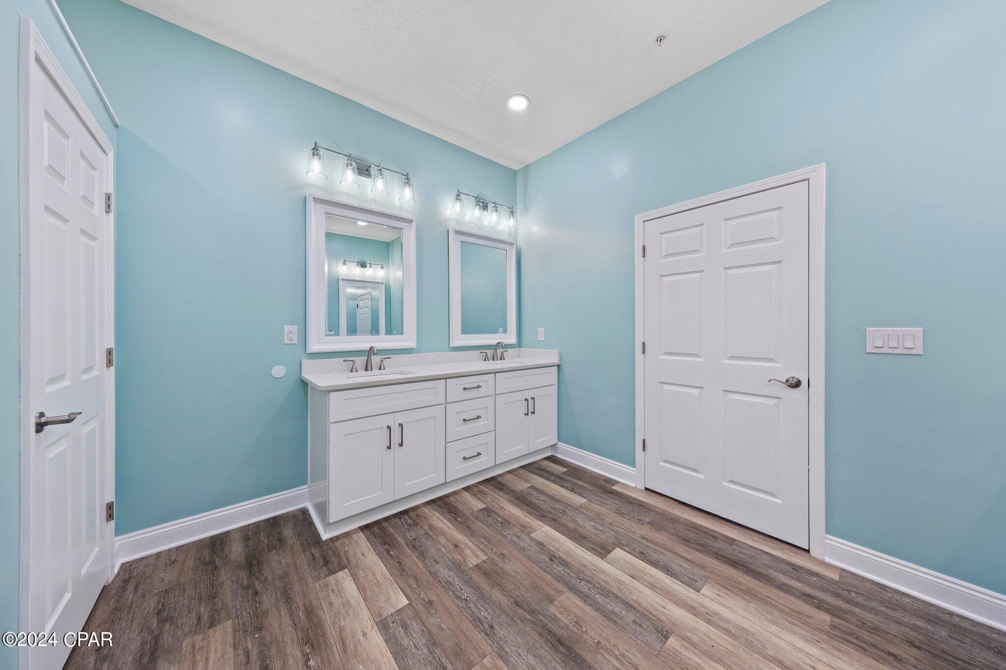 Listing photo id 42 for 5420 Hickory Street