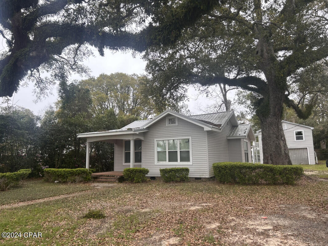 Photo of 1034 8th Graceville FL 32440