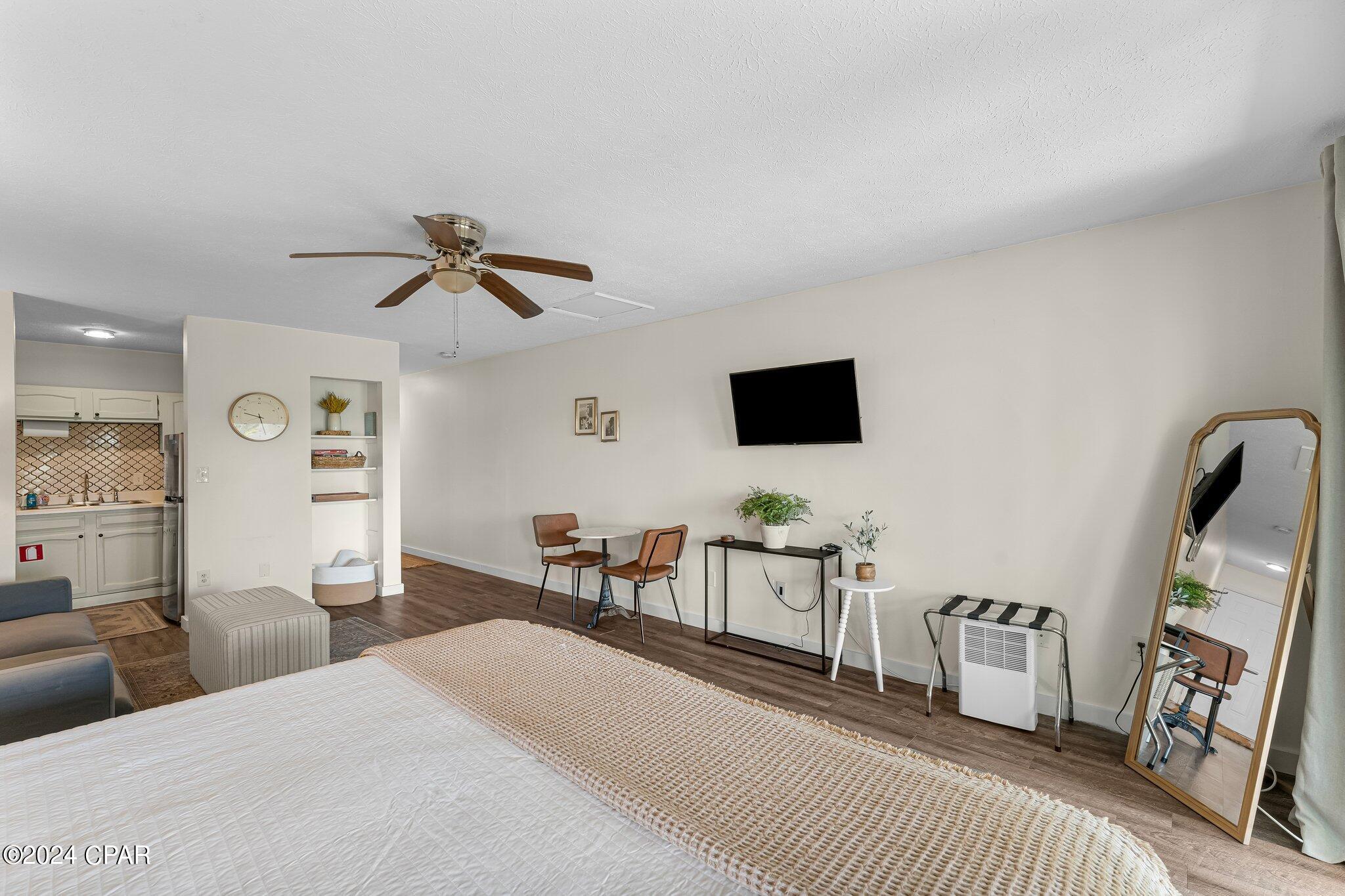 Image 18 For 301 Lullwater Drive 277