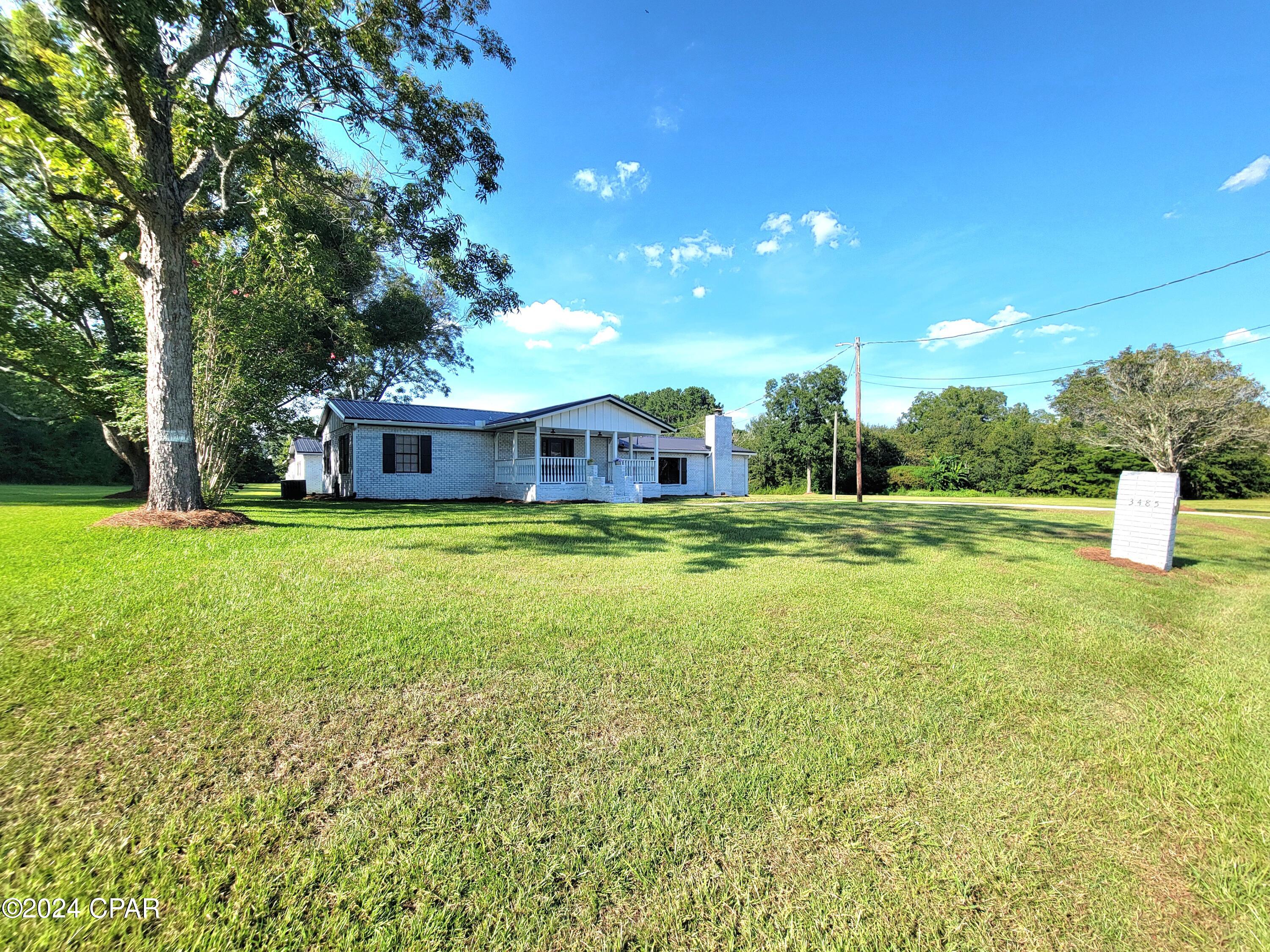 Listing photo id 1 for 3485 Kelly Street