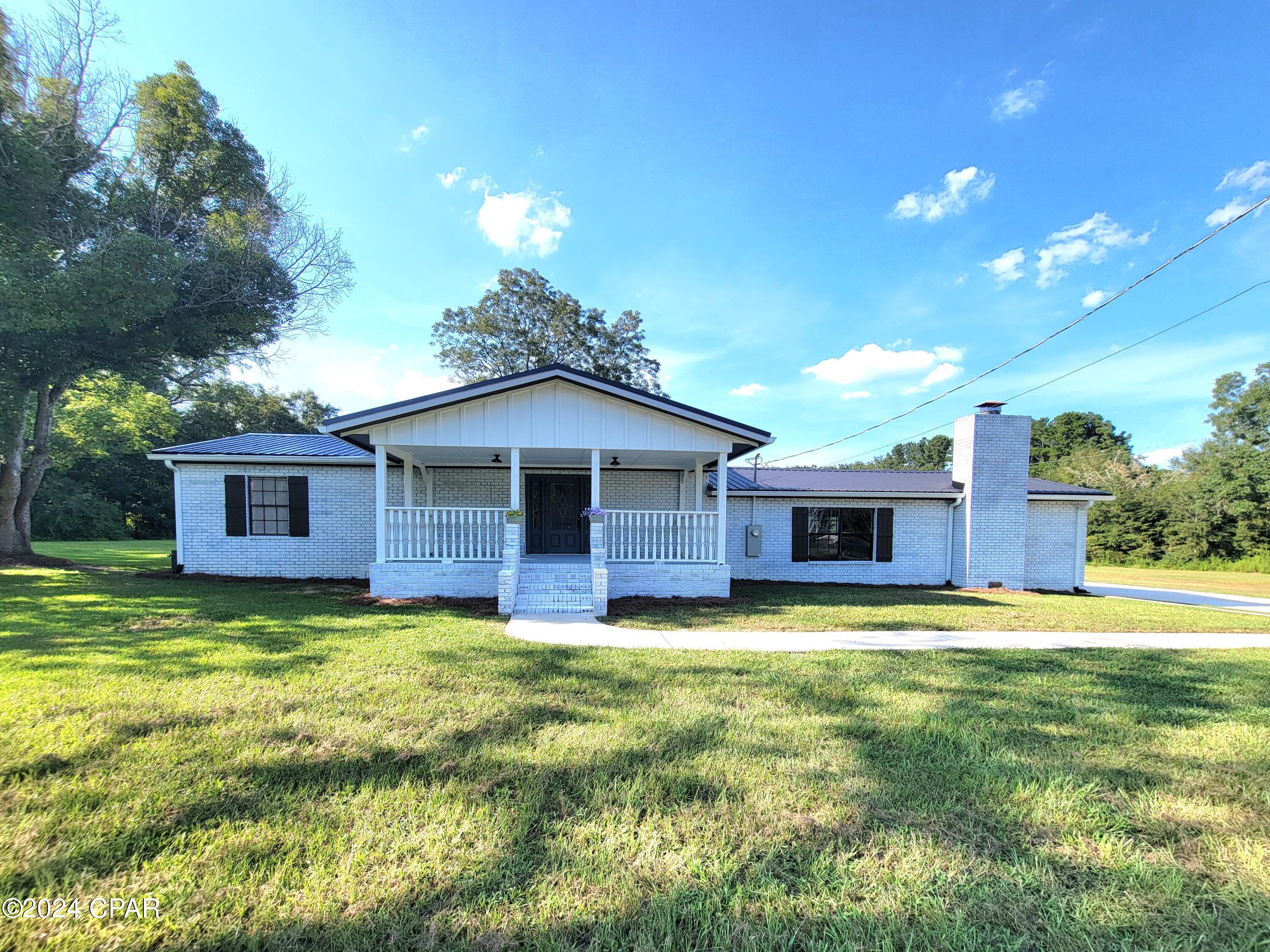 Listing photo id 2 for 3485 Kelly Street