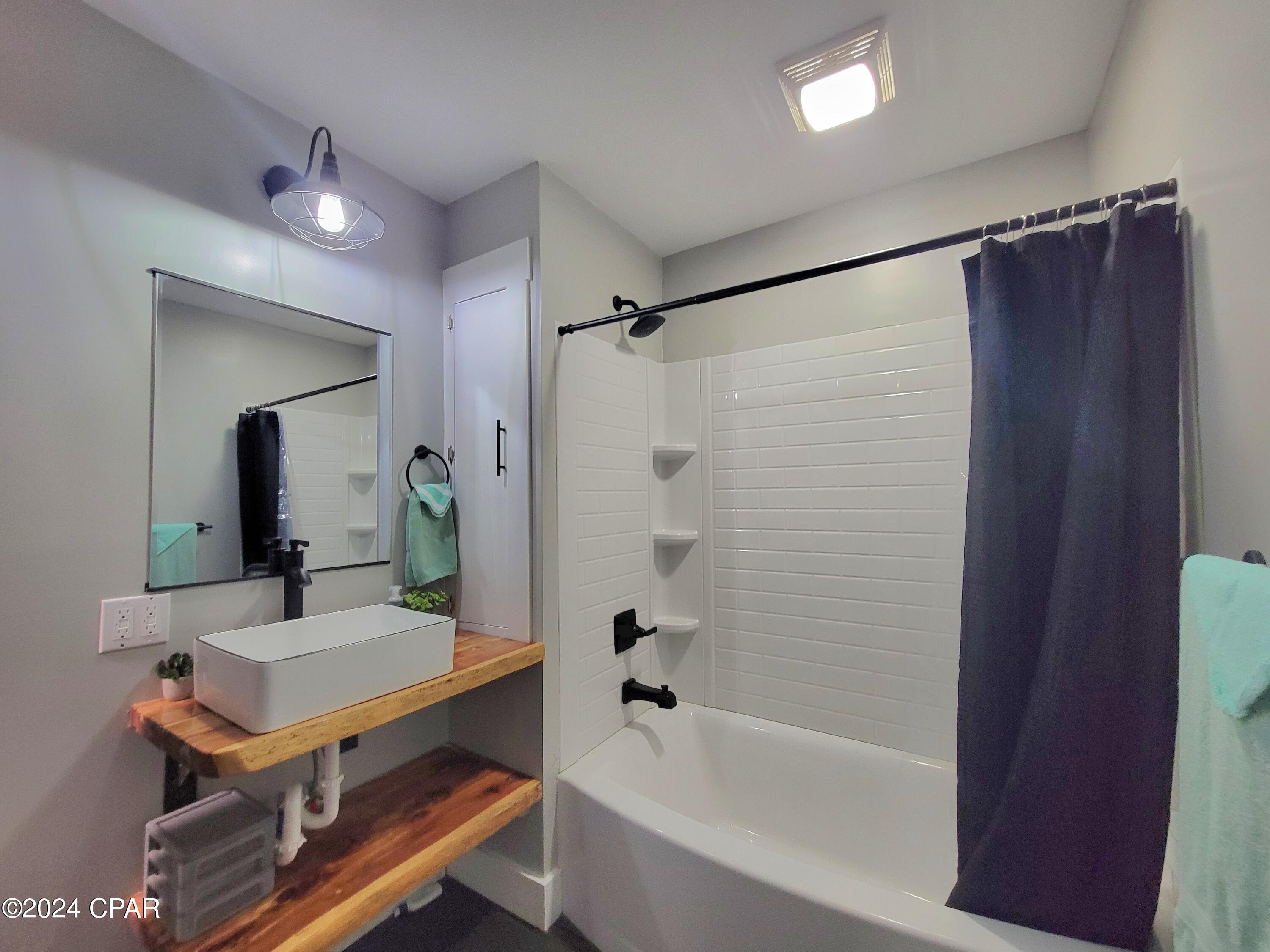 Listing photo id 22 for 3485 Kelly Street