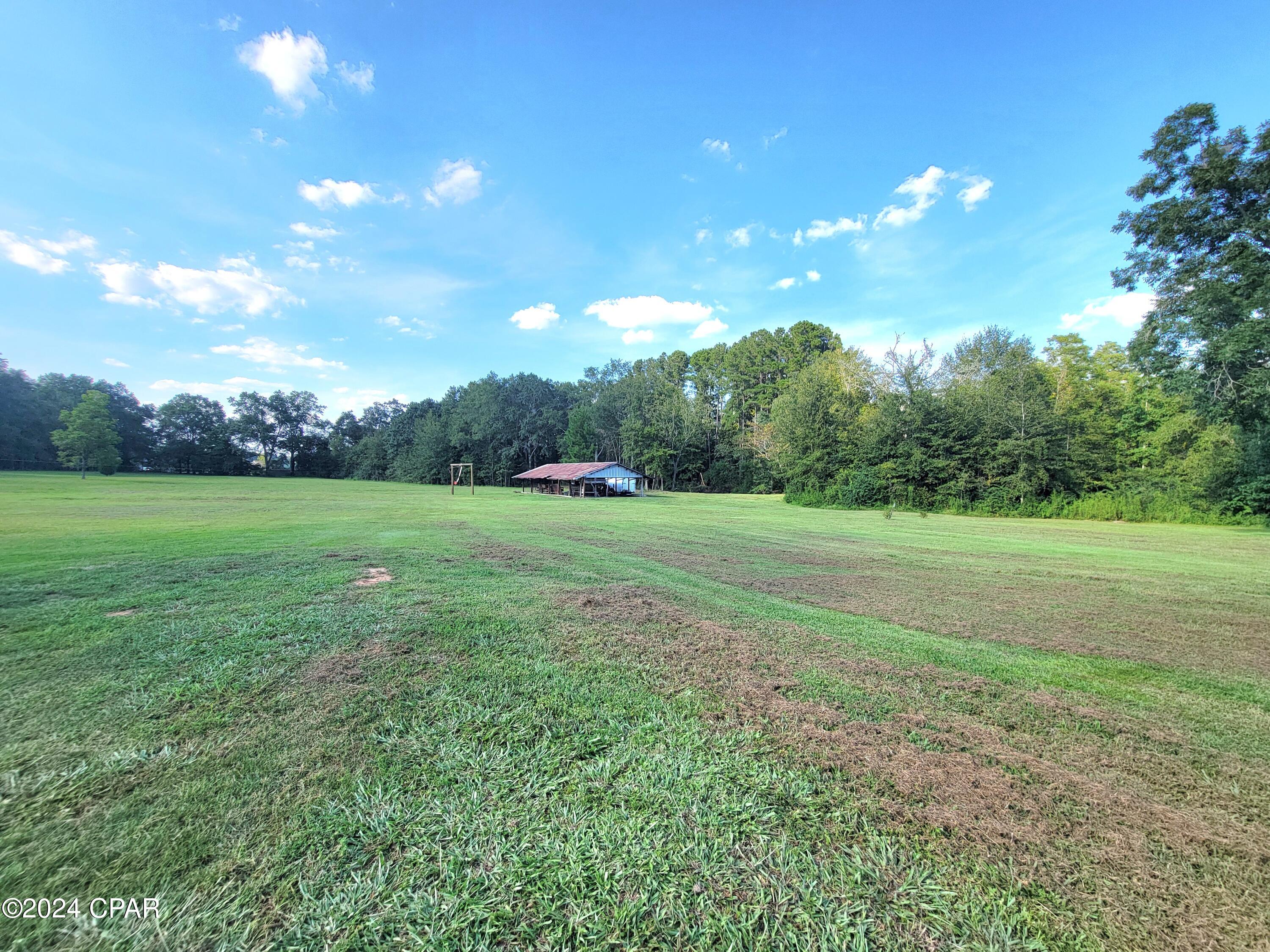 Listing photo id 29 for 3485 Kelly Street