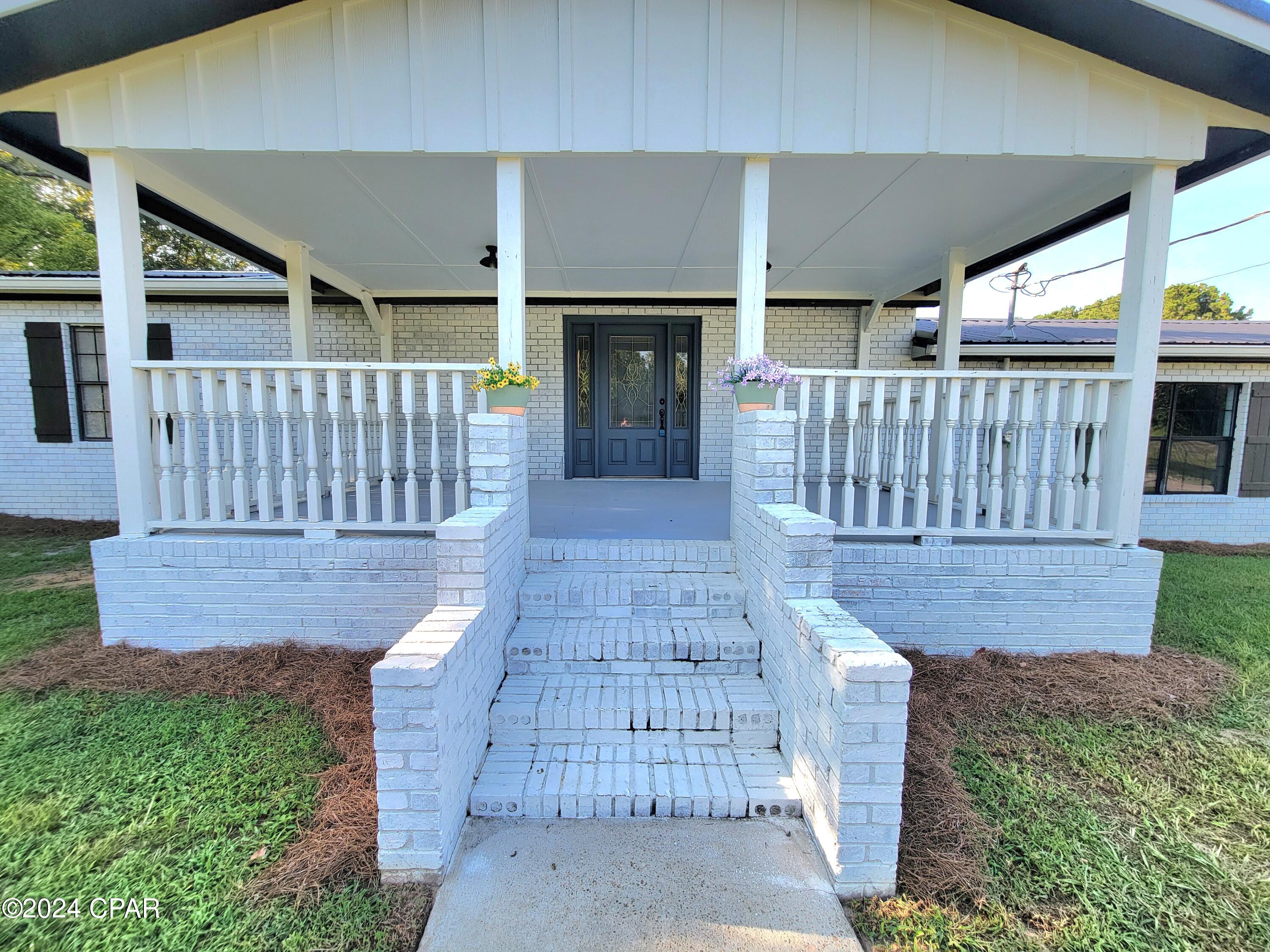 Listing photo id 3 for 3485 Kelly Street