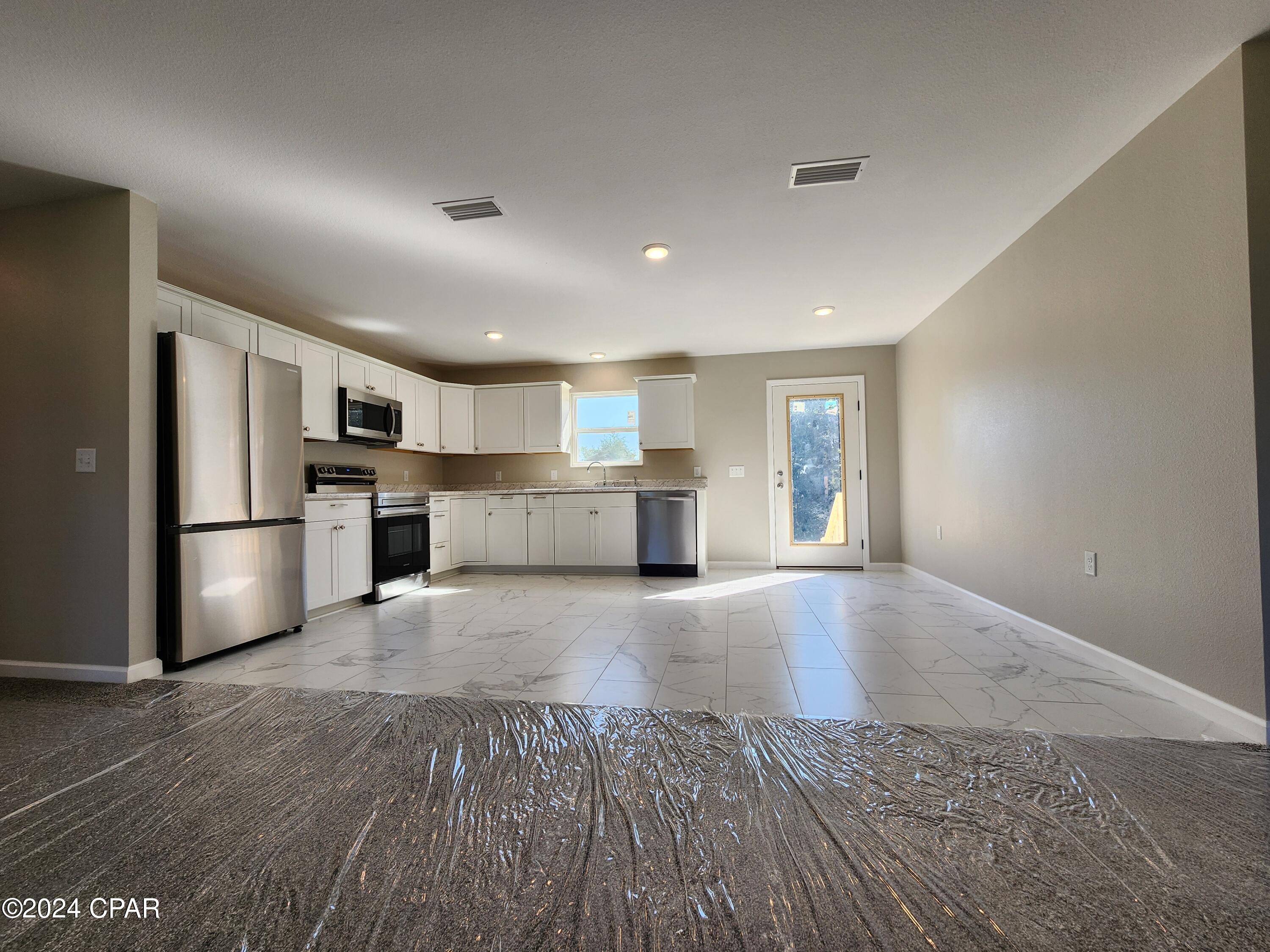 2124 Aaron Avenue, Grand Ridge, Florida image 5