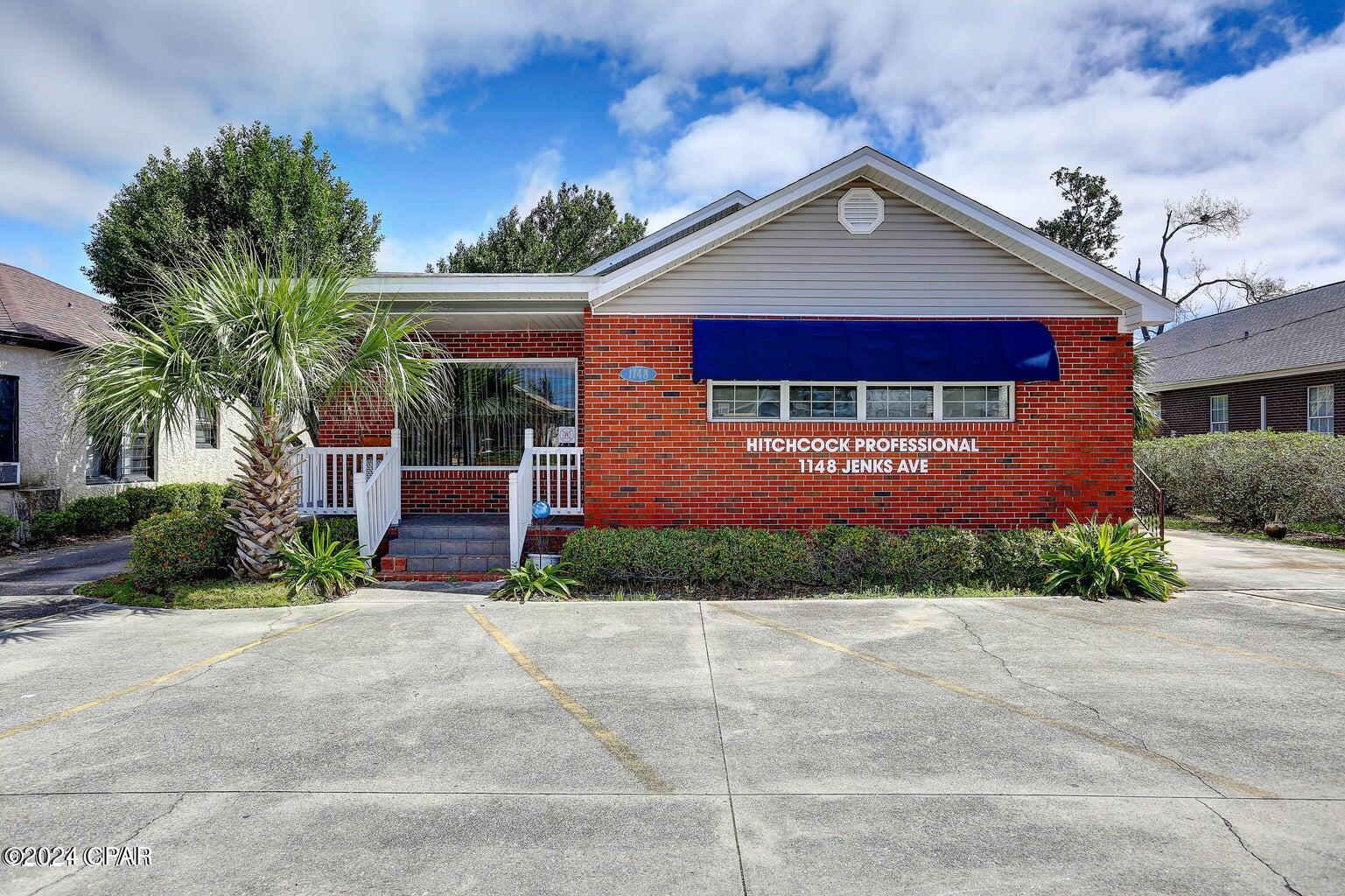 Listing photo id 1 for 1148 Jenks Avenue