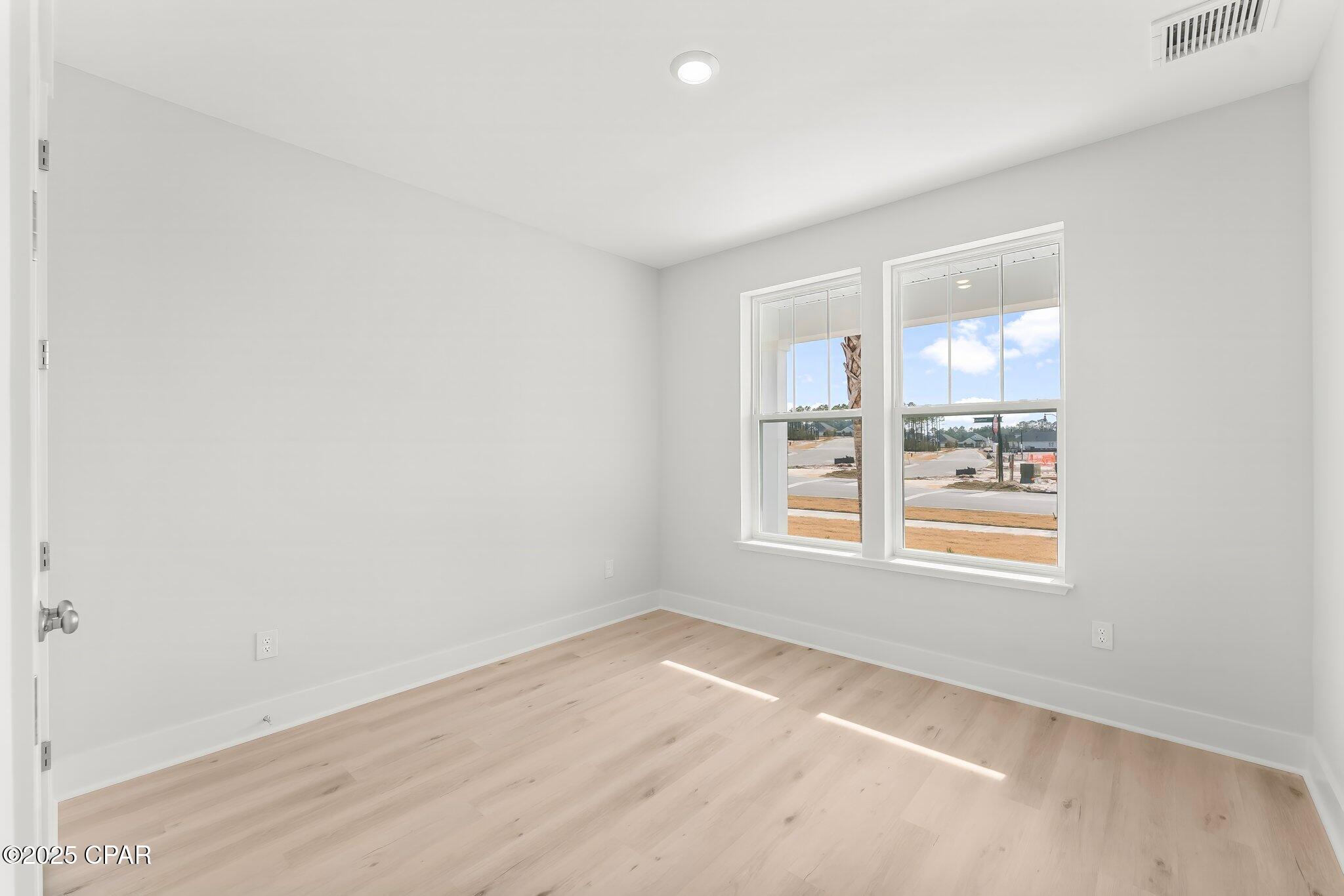 Image 12 For 500 Longpoint Way