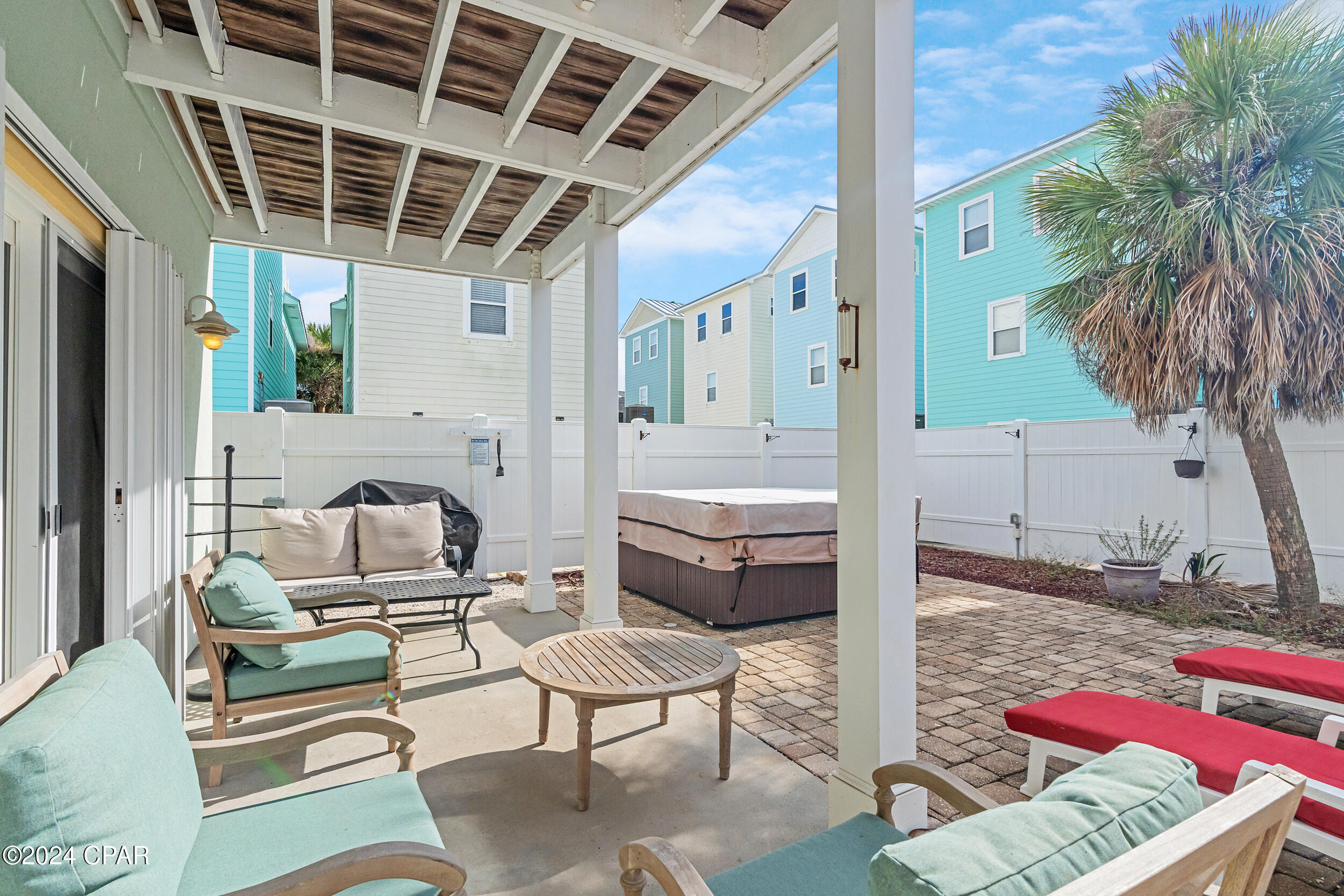 Listing photo id 9 for 5405 Thomas Drive