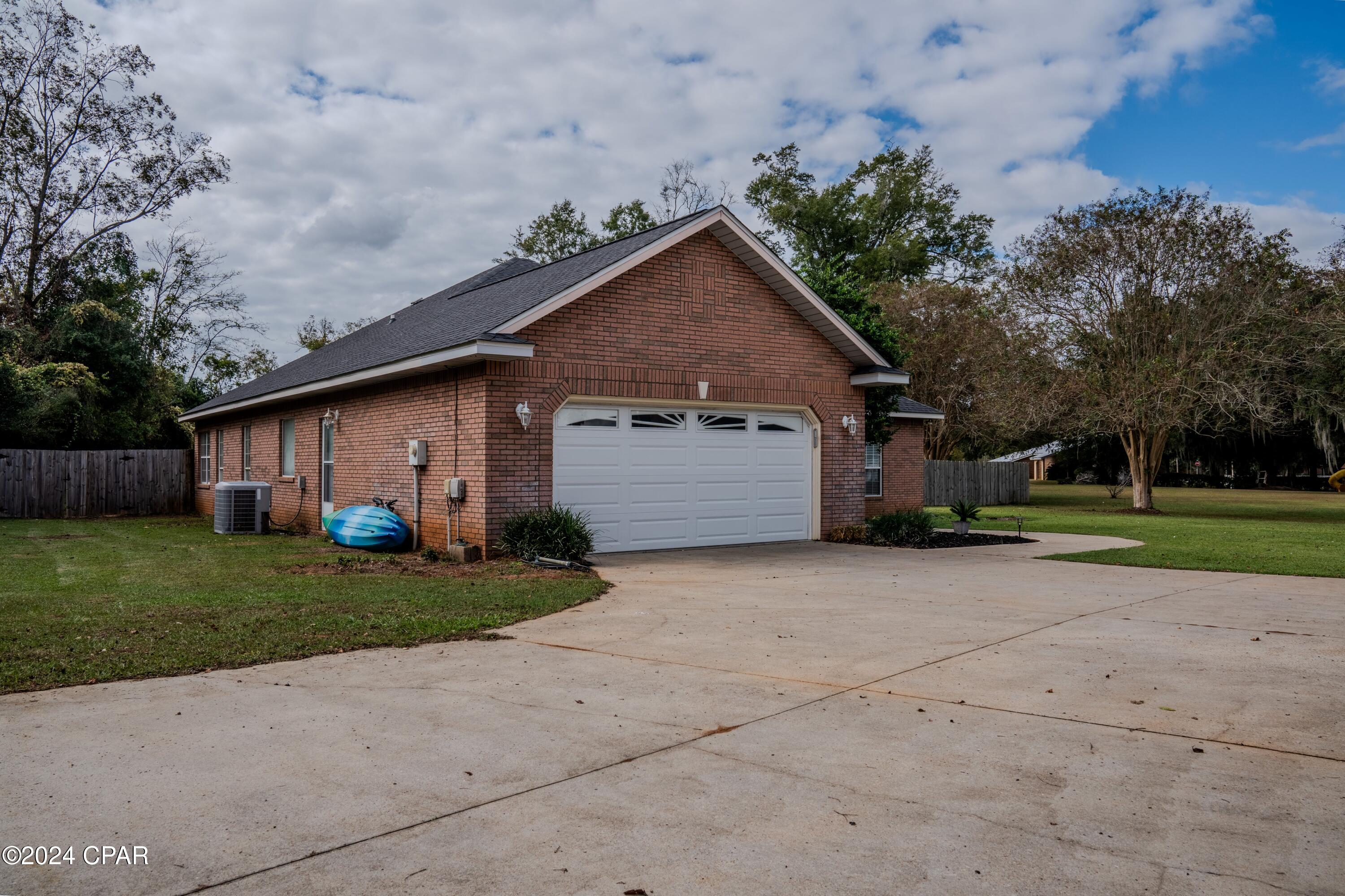 3425 Maplewood Court, Marianna, Florida image 3