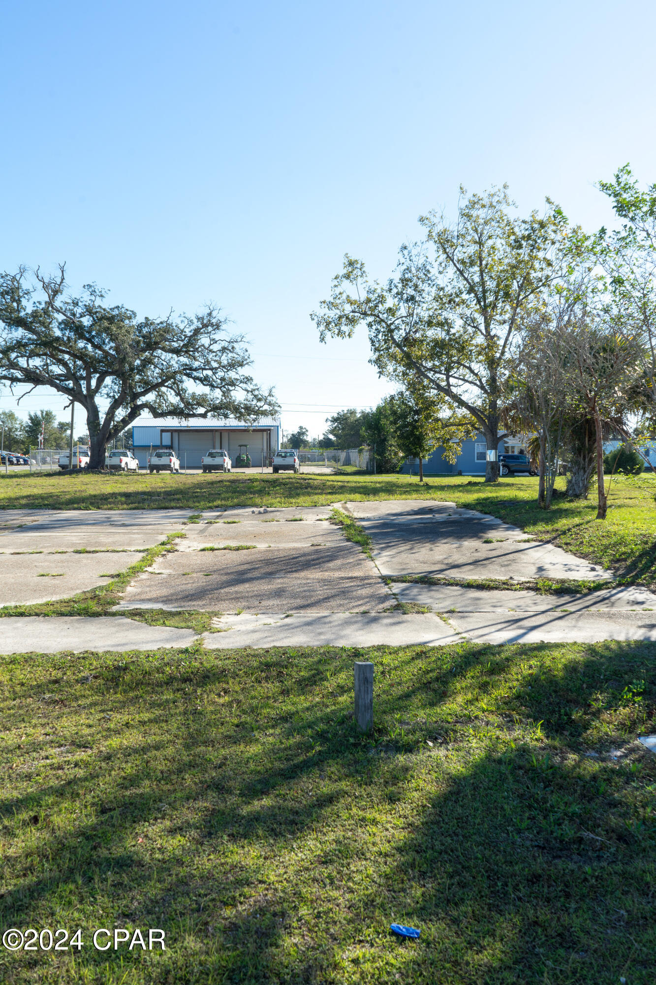 Image 10 For 318 School Avenue