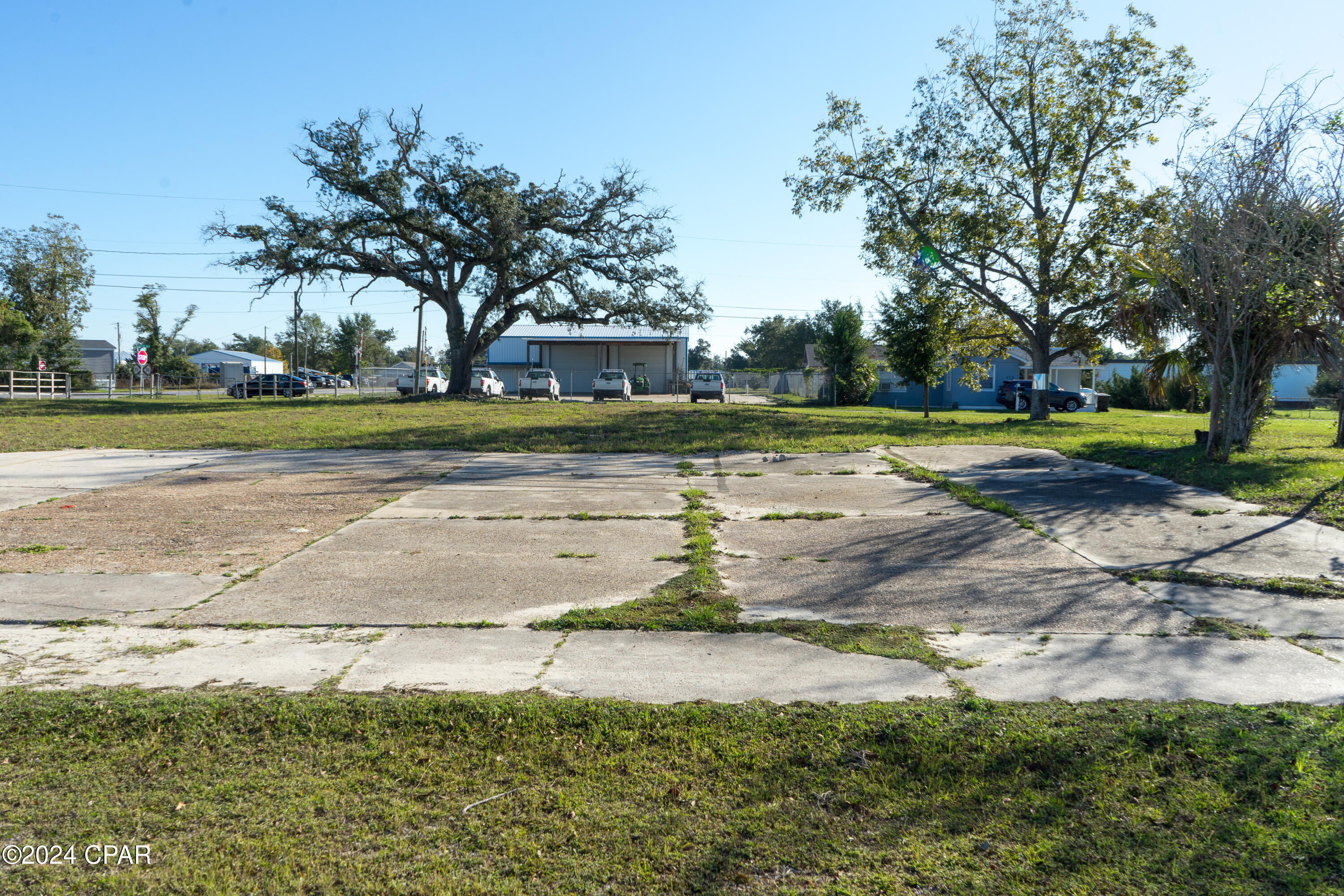 Image 12 For 318 School Avenue