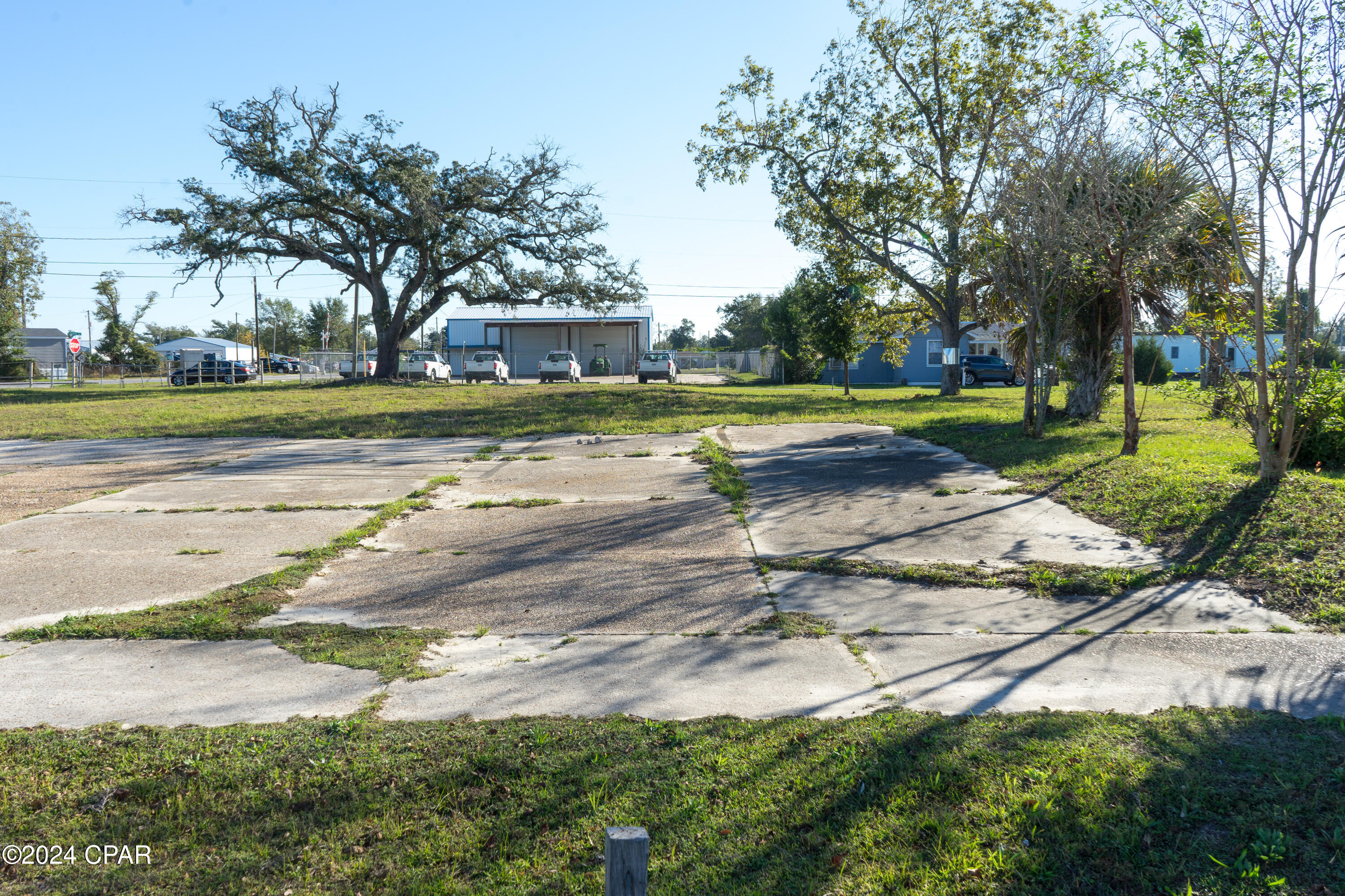 Image 8 For 318 School Avenue