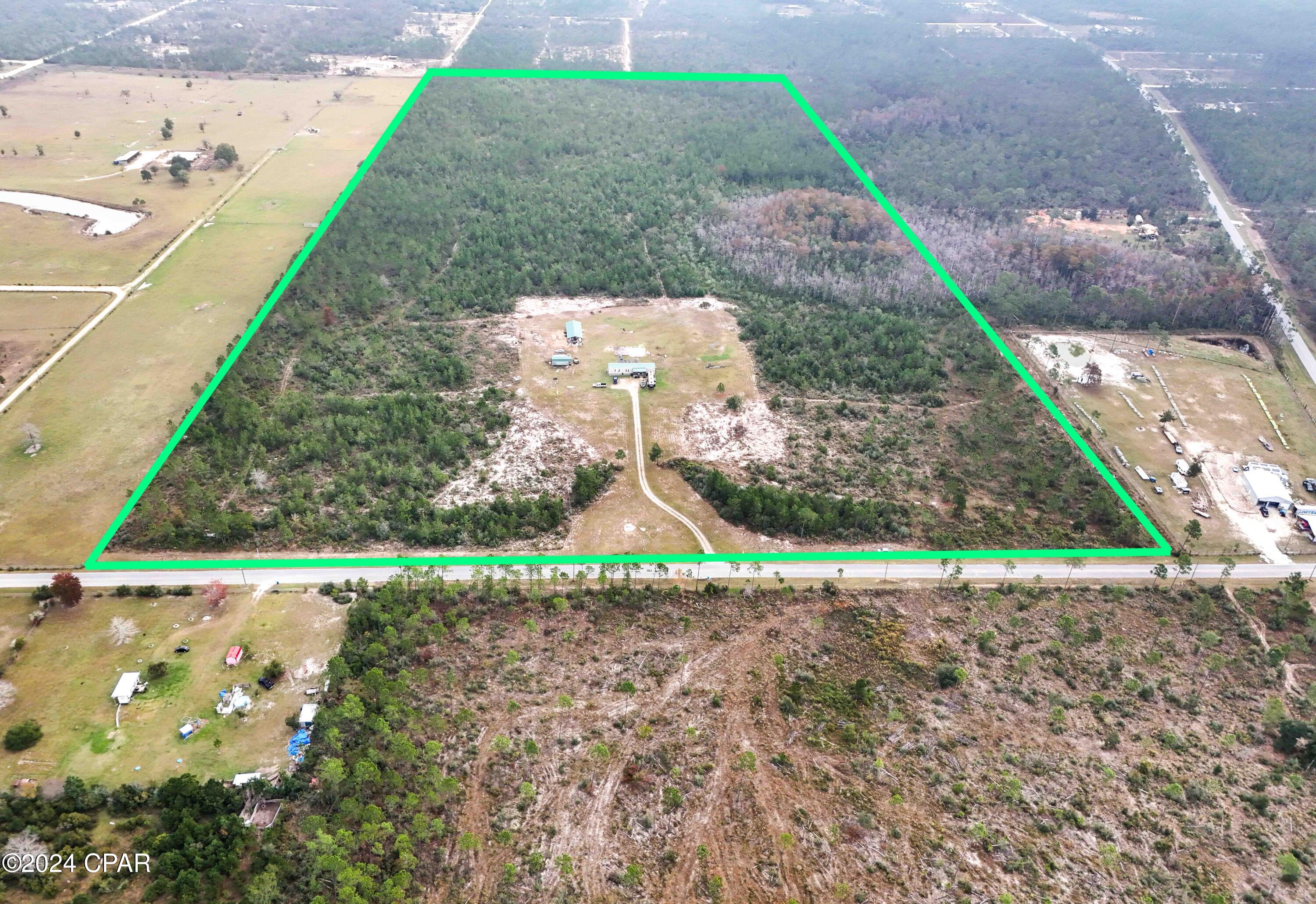 22985 NW Lamont Road, Fountain, Florida image 1
