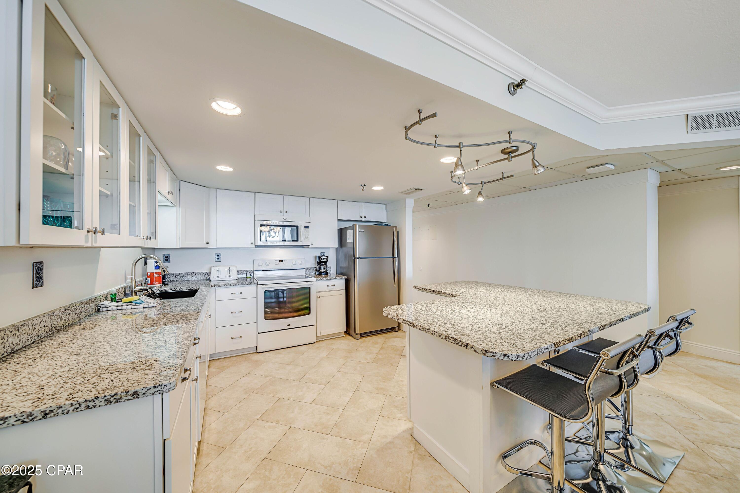 Image 10 For 6201 Thomas Drive 1405