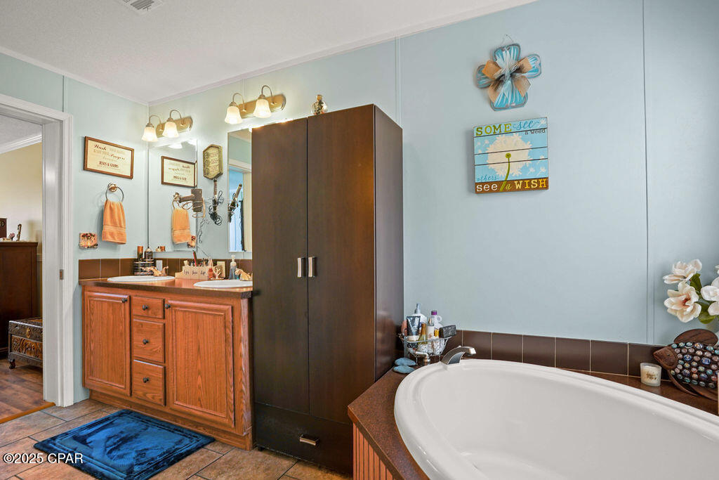 Listing photo id 17 for 4718 Bates Road