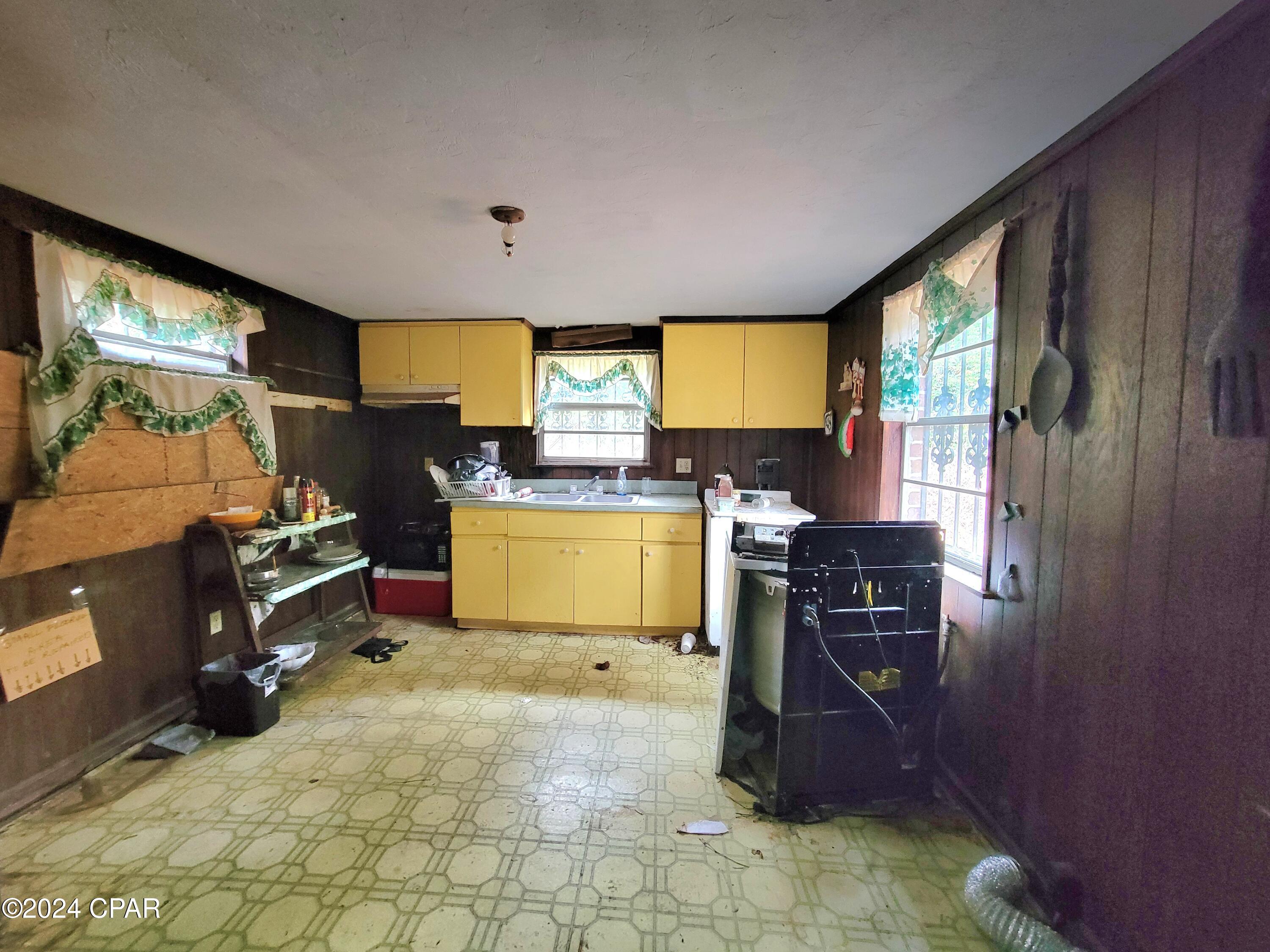 Listing photo id 9 for 210 Brent Street