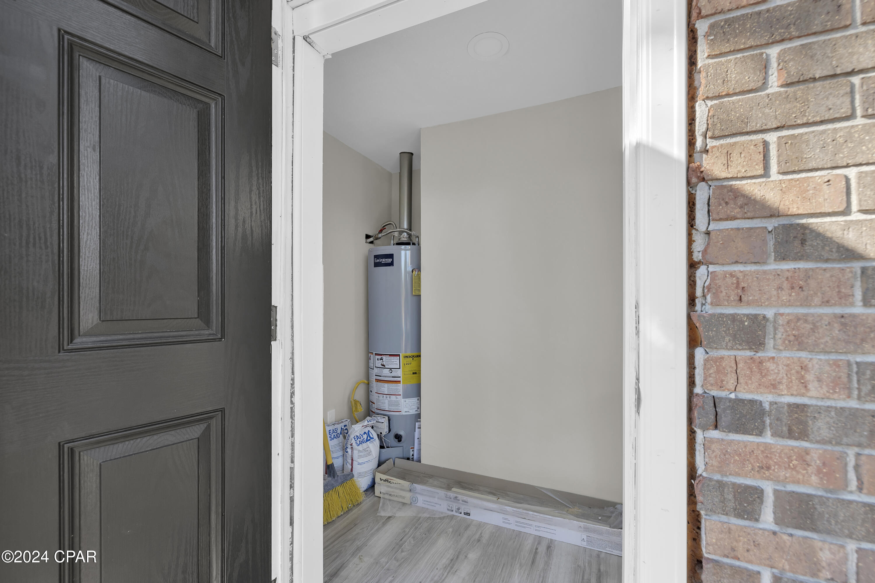 Image 41 For 810 Maple Avenue