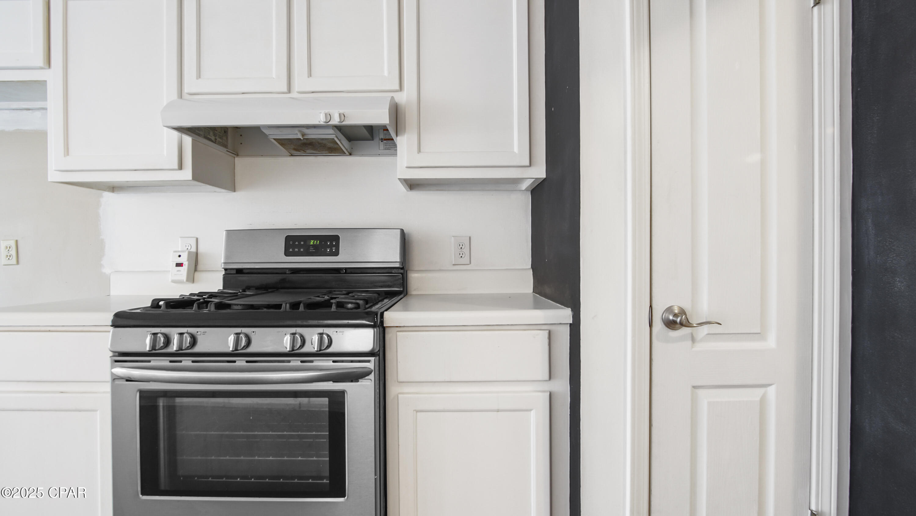 Listing photo id 10 for 807 Plantation Way