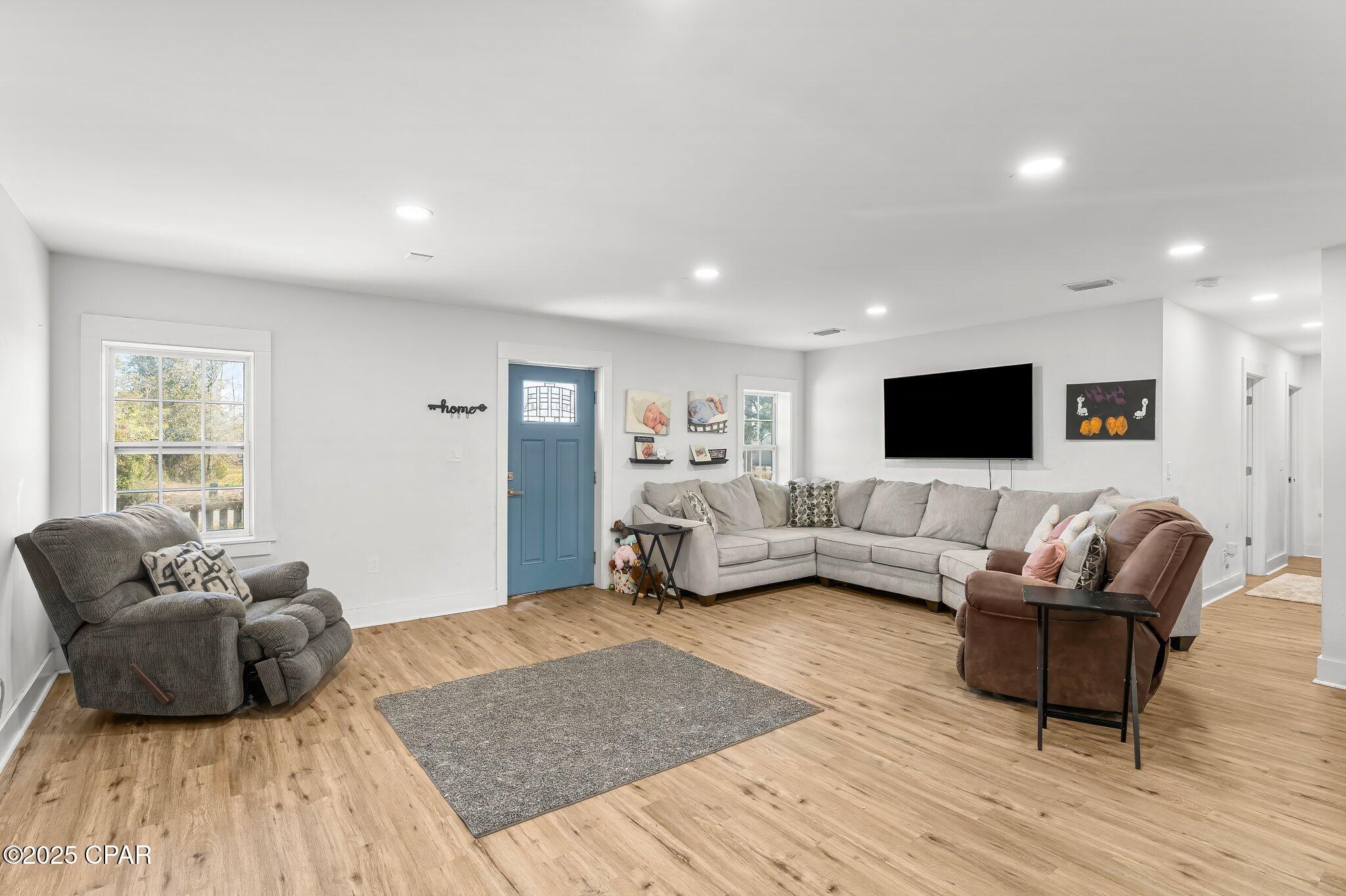 Image 6 For 339 Comet Avenue