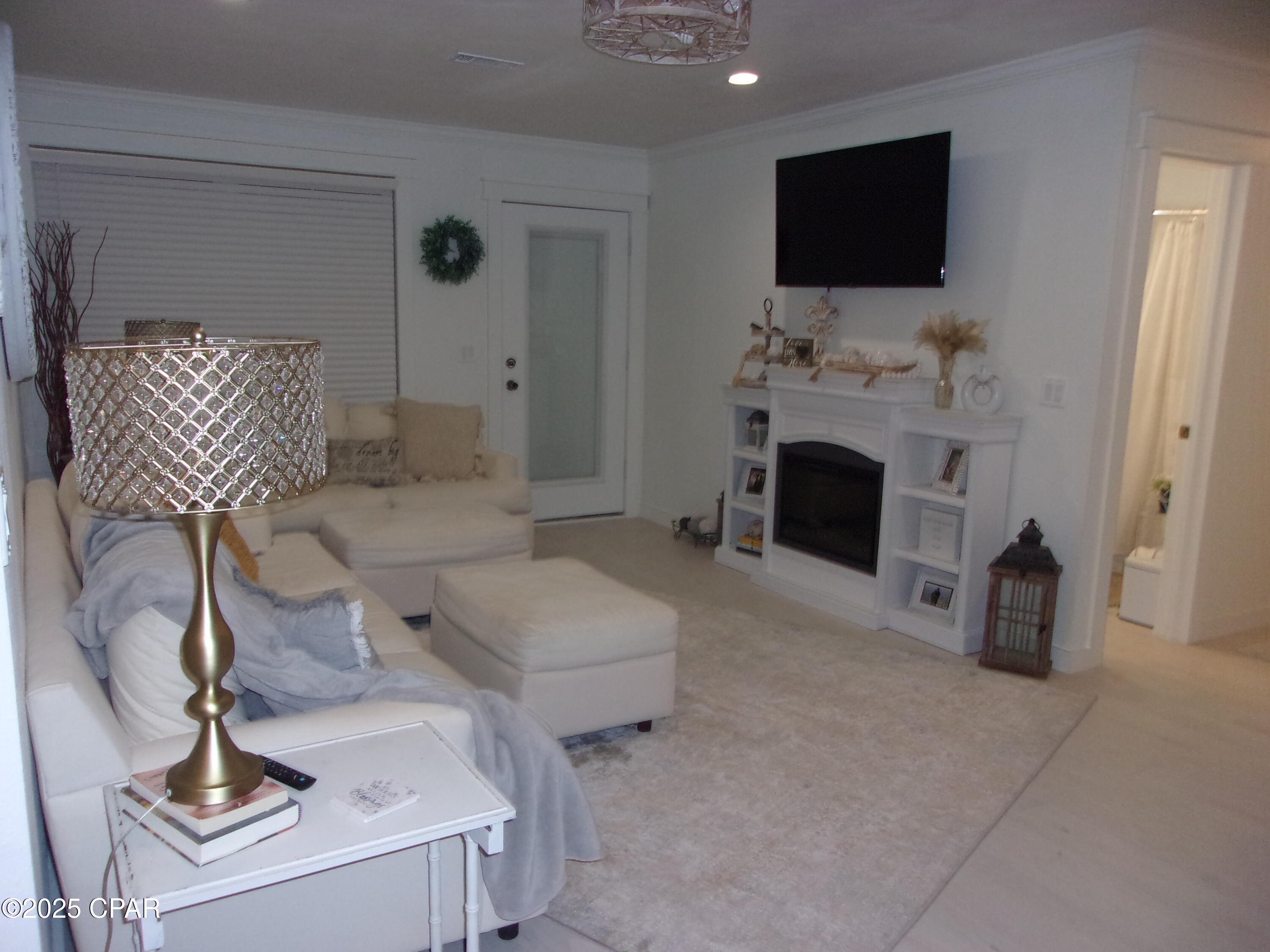 Listing photo id 11 for 1002 Weeks Street