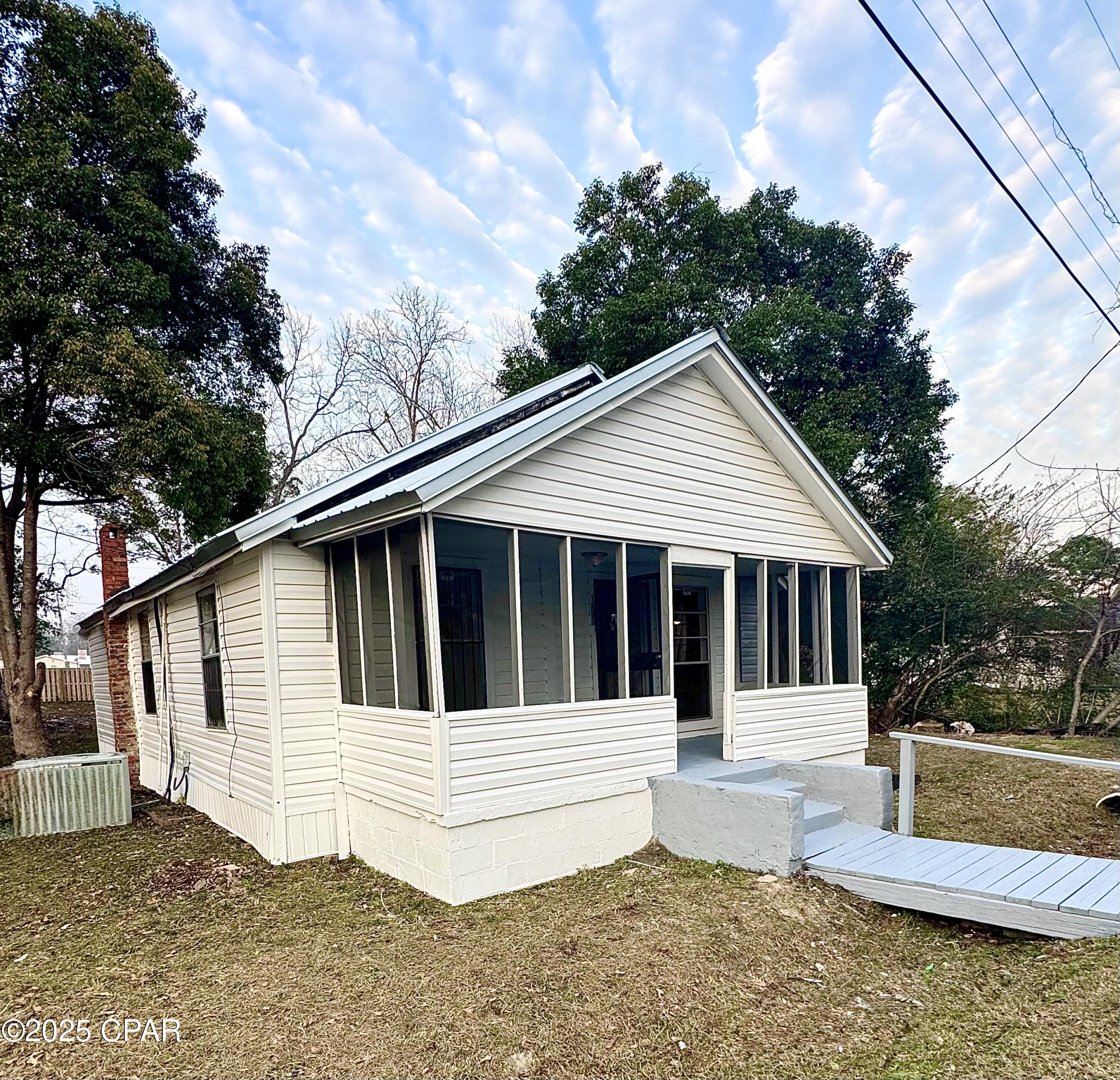 1012 Washington Avenue, Graceville, Florida image 2