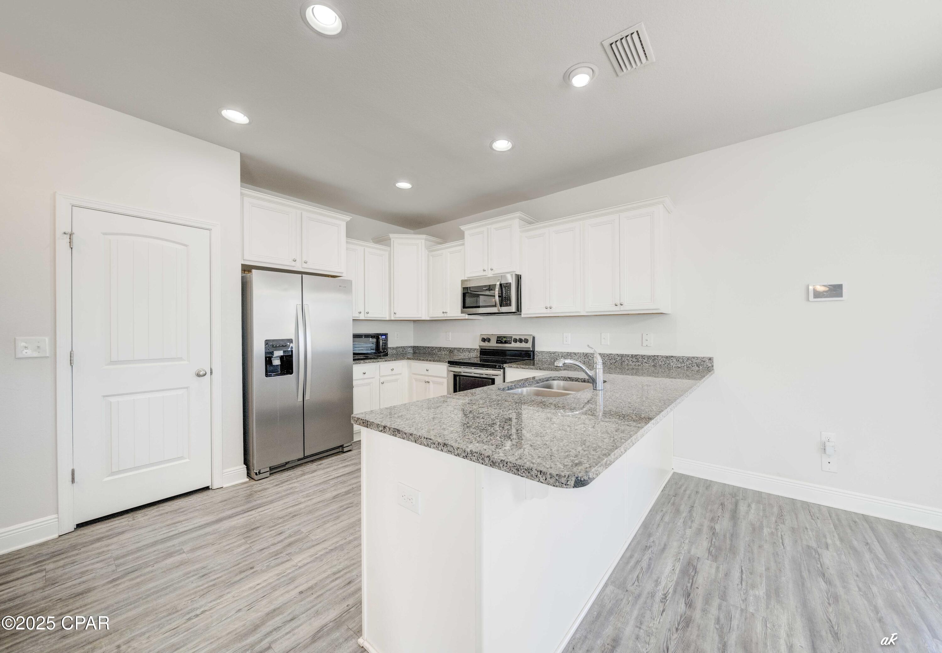 Image 11 For 140 Shoreview Drive