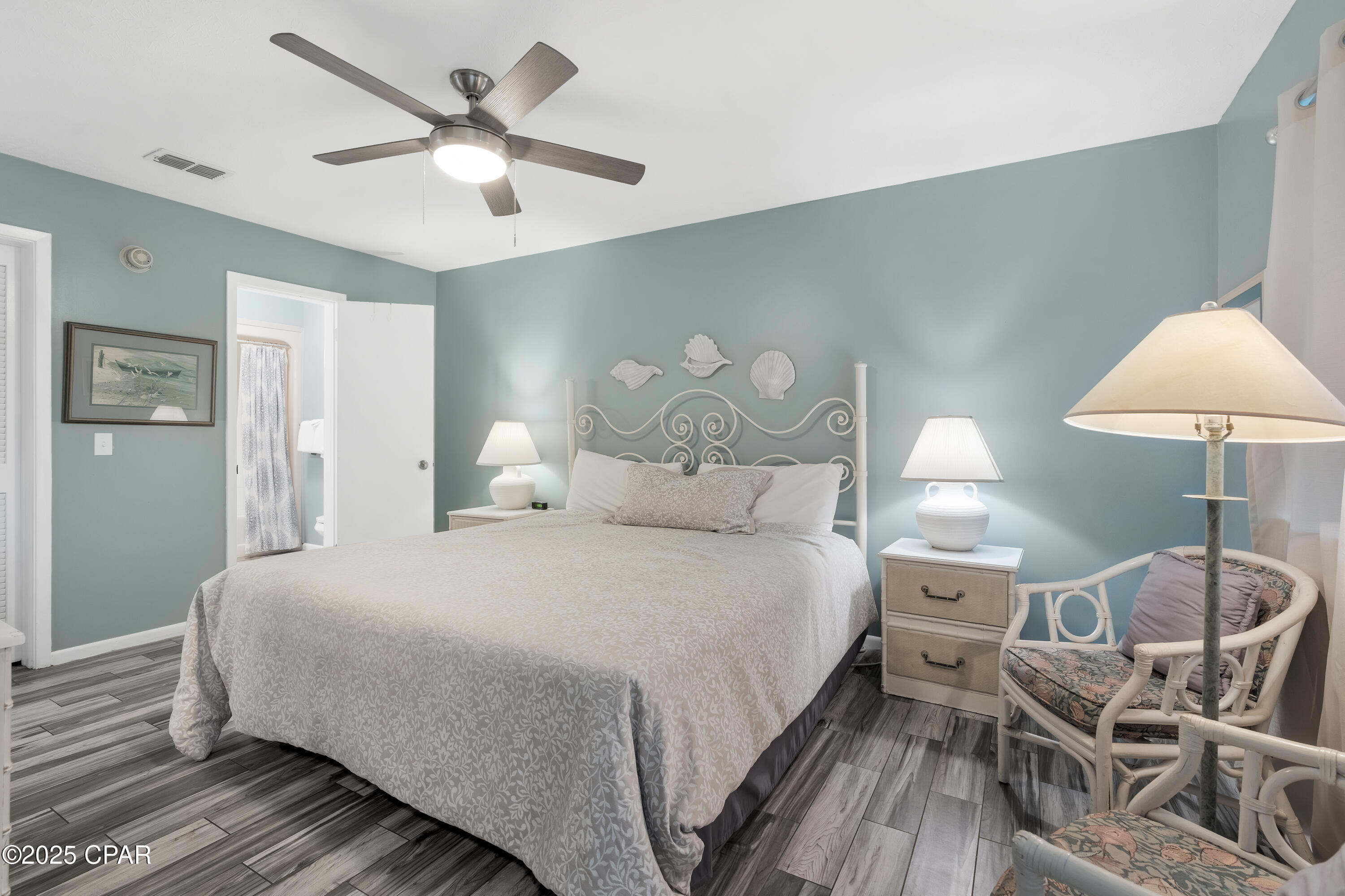 Image 3 For 8610 Surf Drive 201