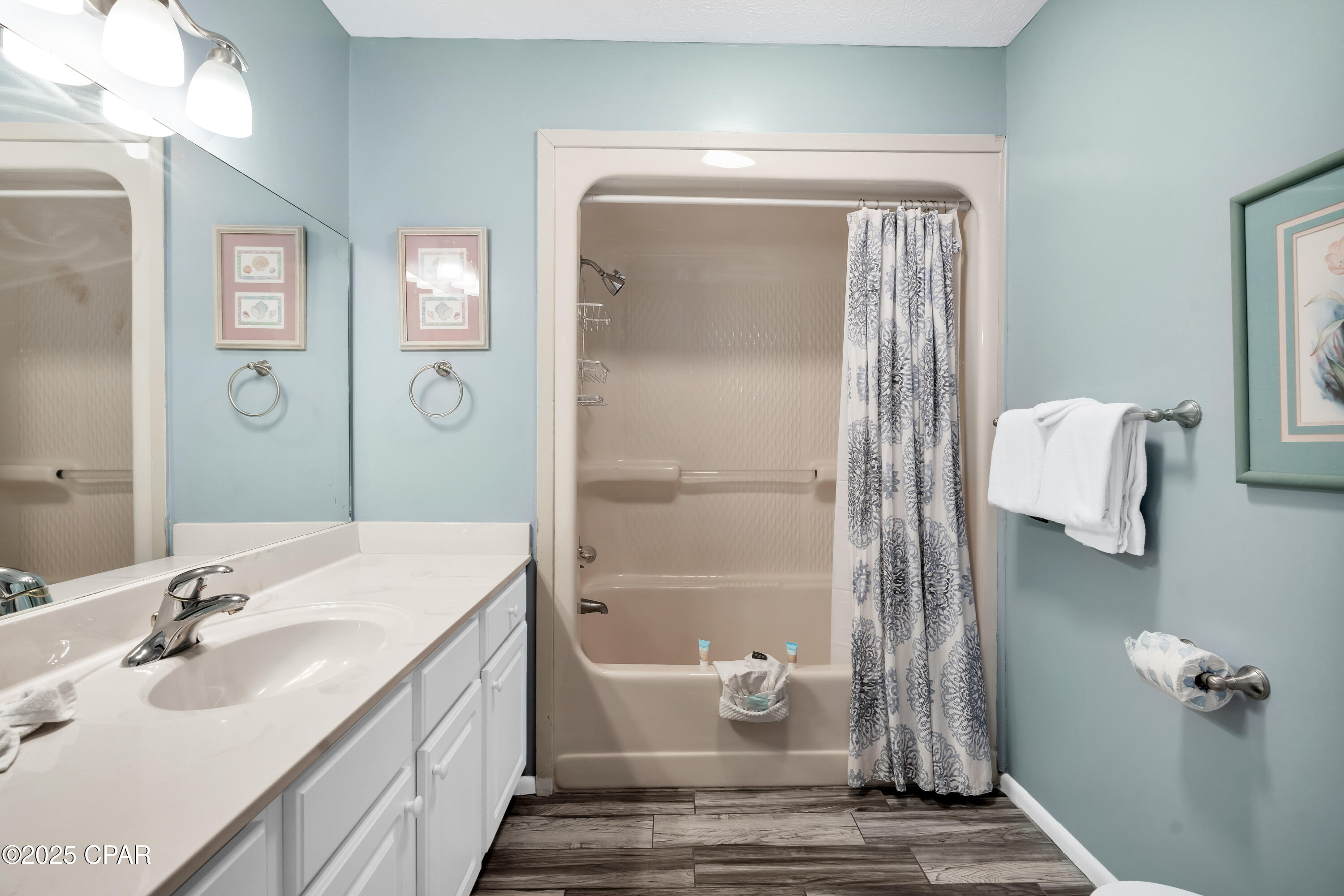 Image 5 For 8610 Surf Drive 201