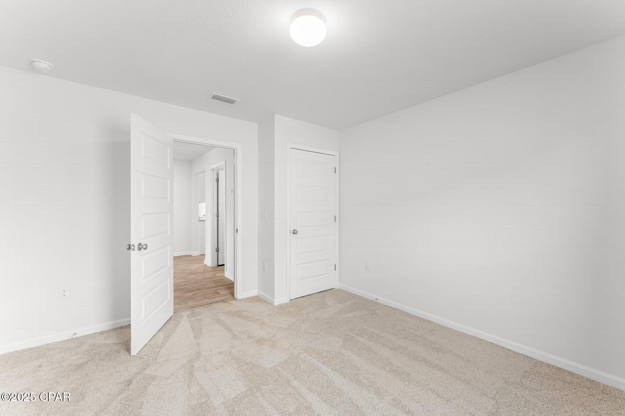 Listing photo id 12 for 513 Albert Meadow Lane