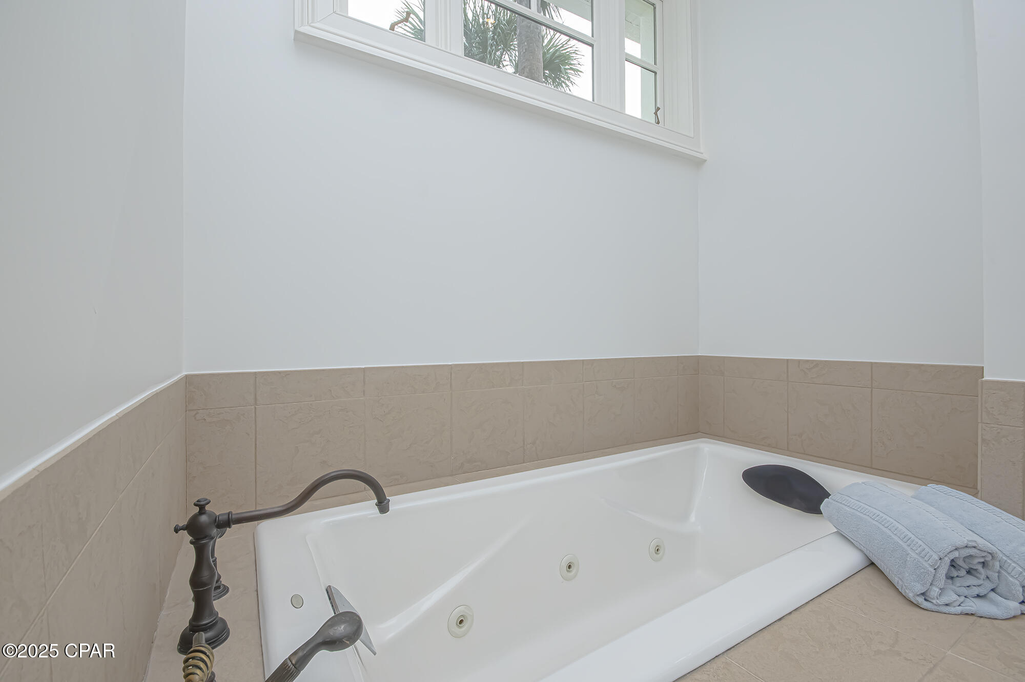Listing photo id 37 for 3311 Harbour Place