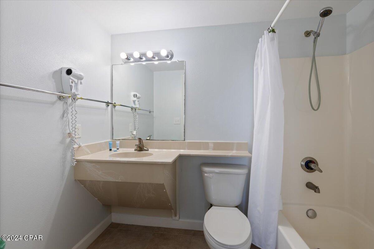 Listing photo id 13 for 9900 Thomas Drive 2304