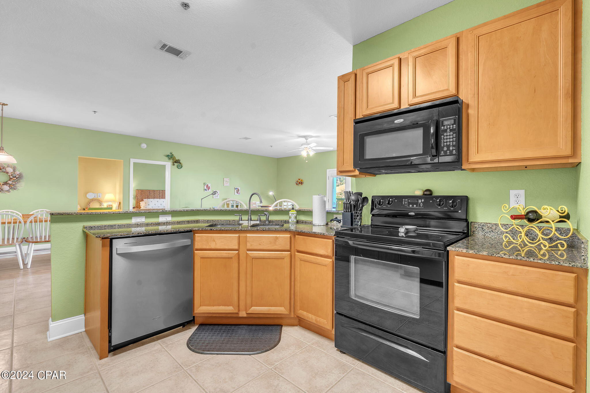 Listing photo id 10 for 2106 Avensong Lane O204