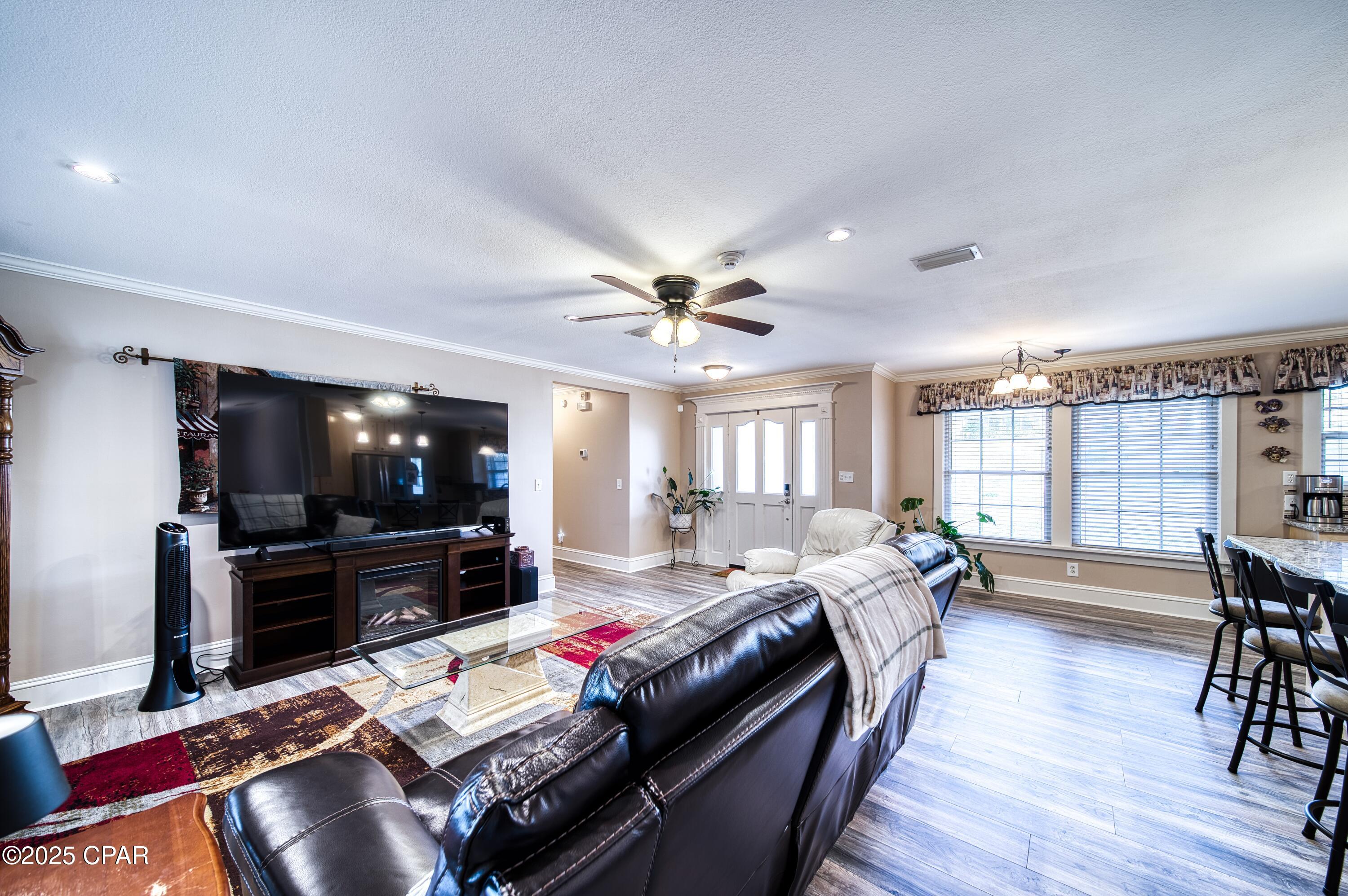 Image 11 For 16401 Castile Avenue
