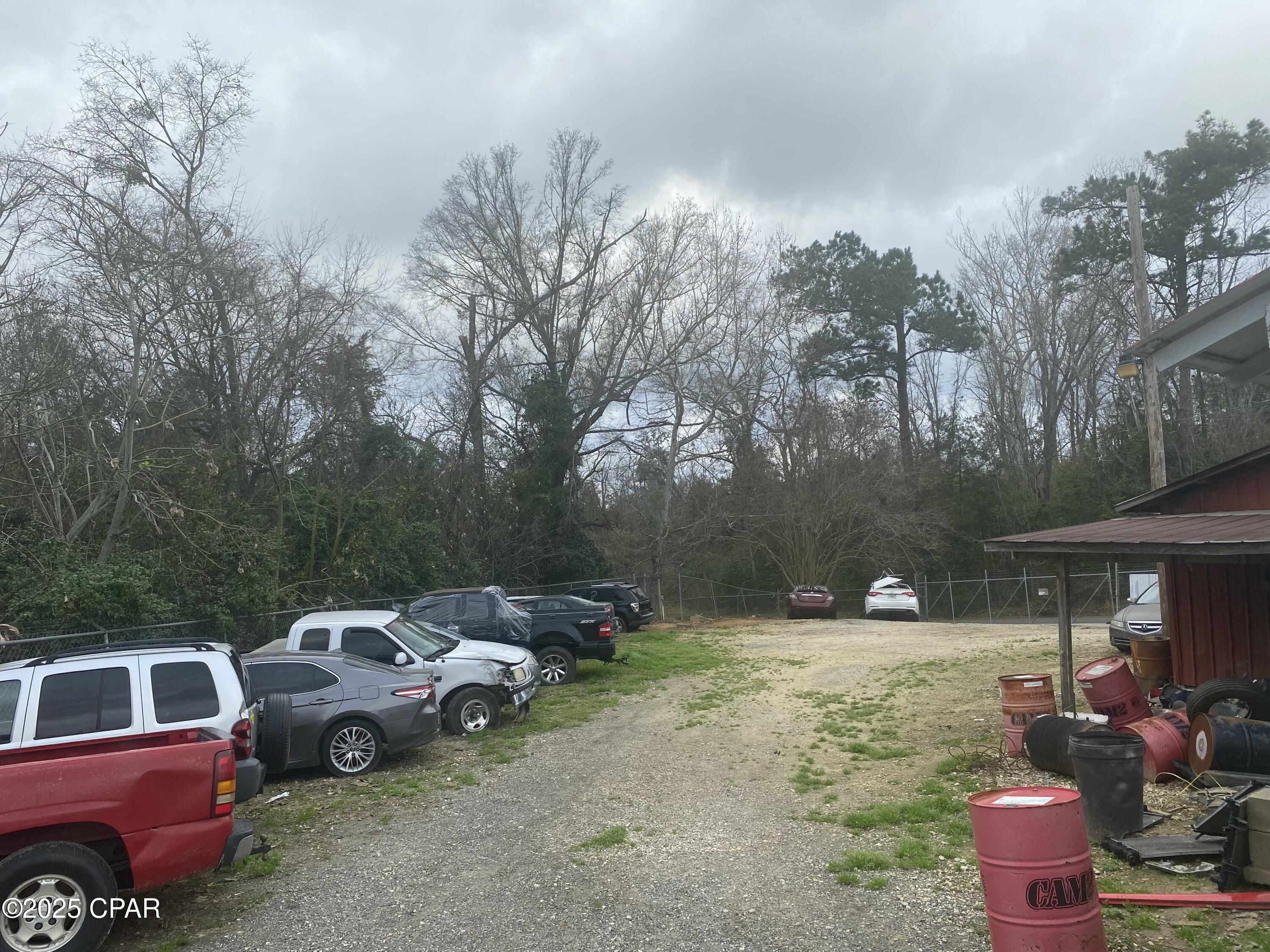 Listing photo id 6 for 2900 Borden  