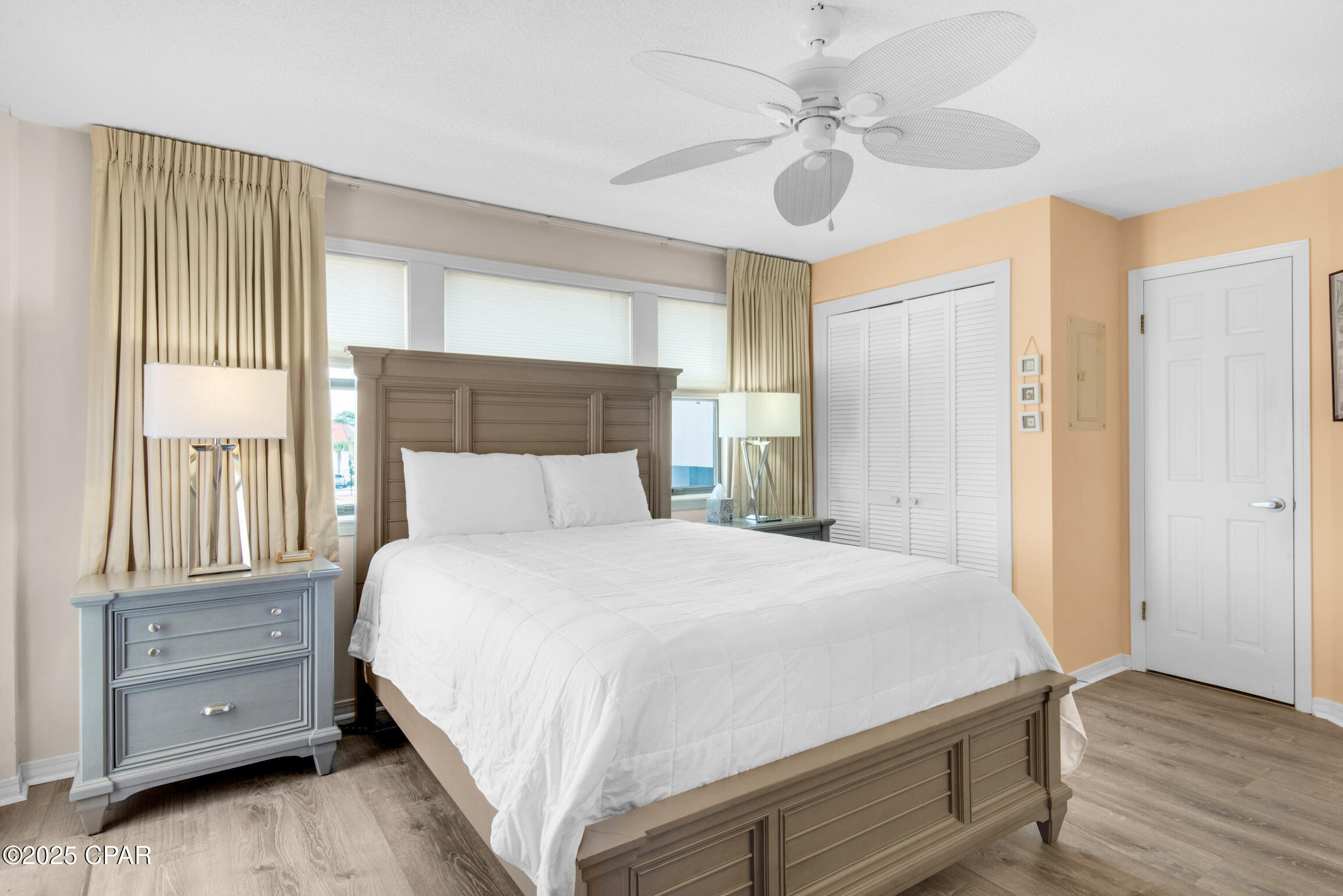 Image 15 For 8730 Thomas Drive 1211c