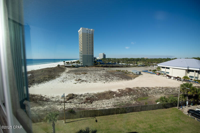 Image 7 For 8817 Thomas Drive A618