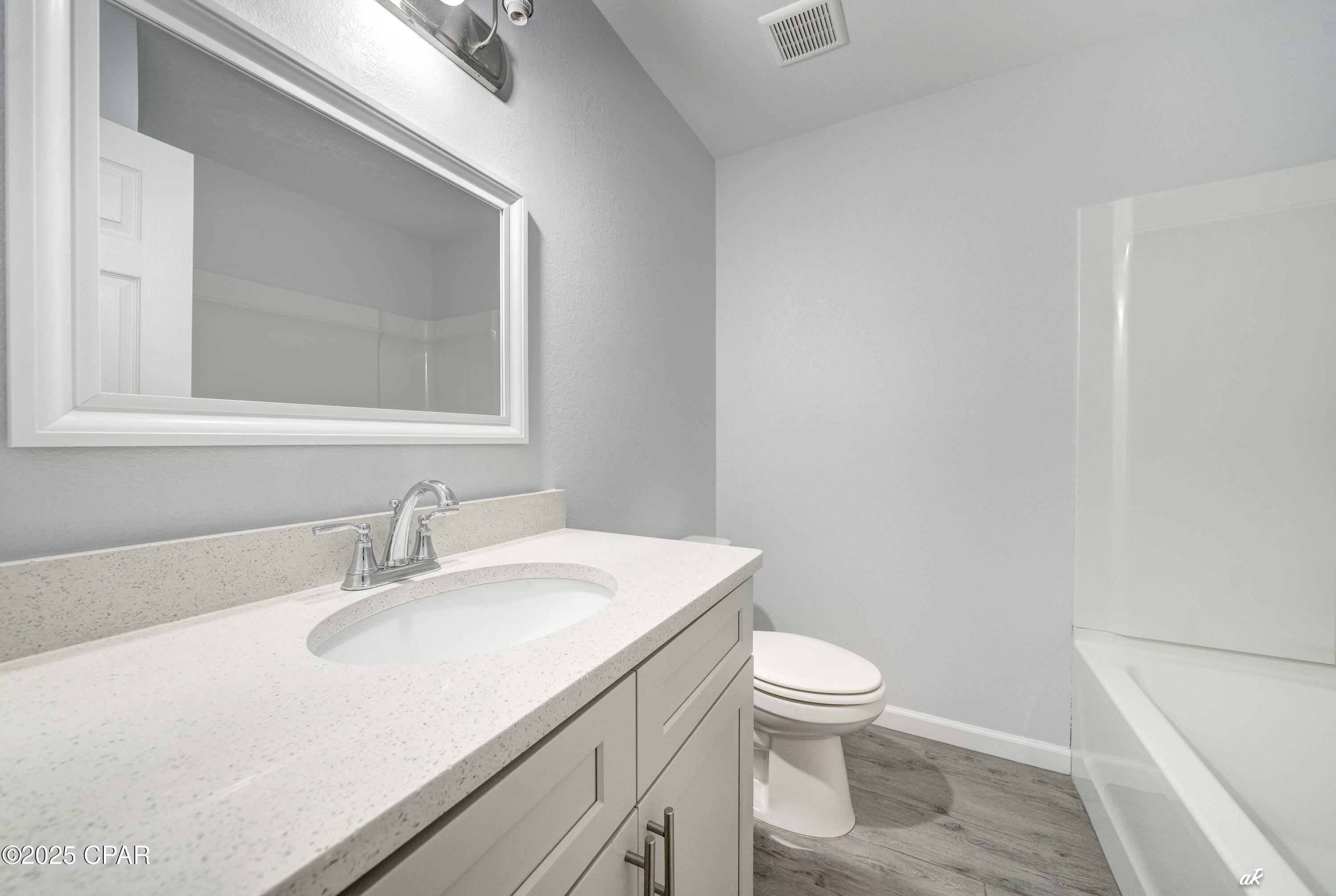 Image 14 For 910 Premier Drive