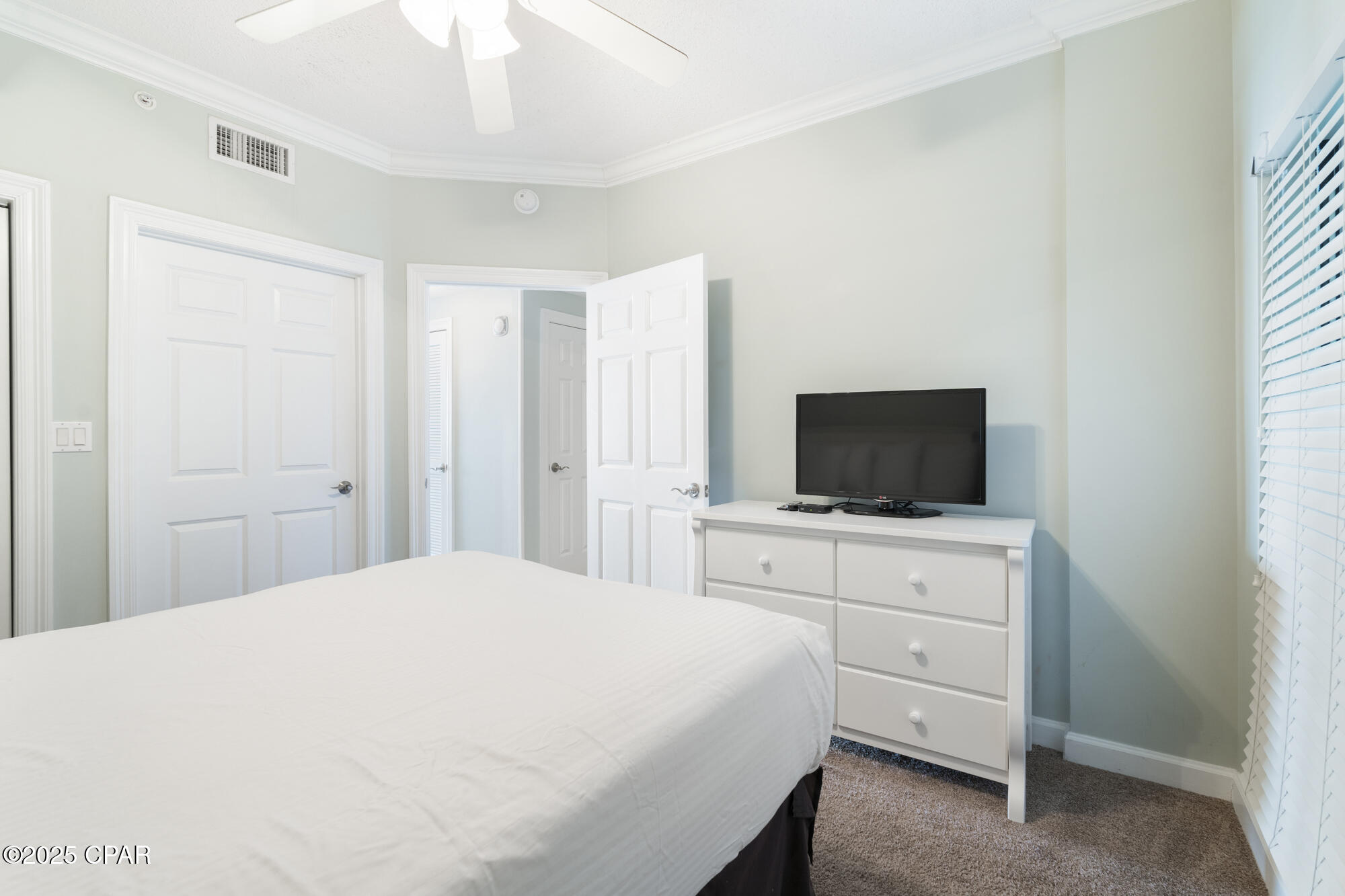 Listing photo id 15 for 9450 Thomas Drive 507d